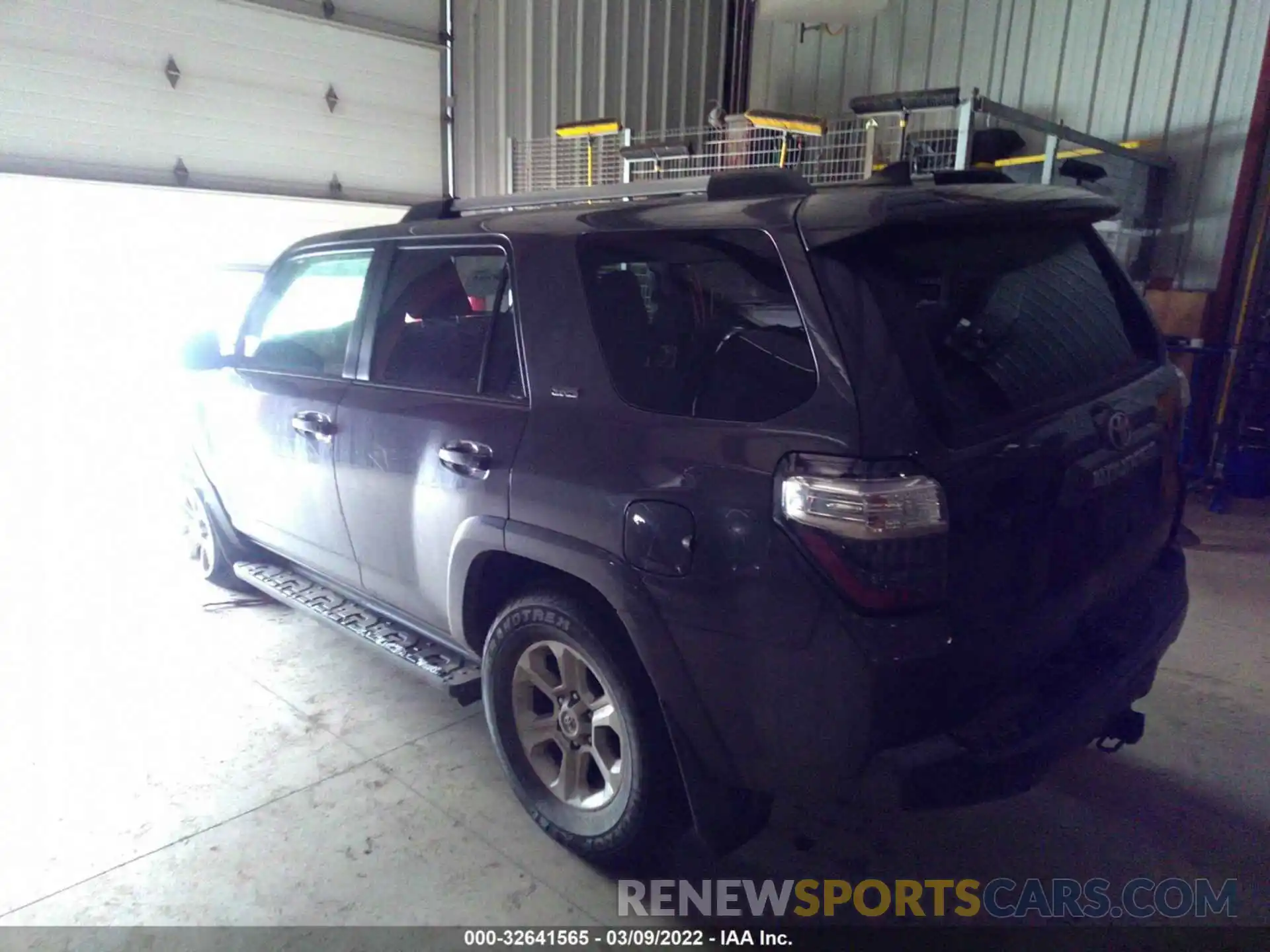 3 Фотография поврежденного автомобиля JTEBU5JR5L5792950 TOYOTA 4RUNNER 2020