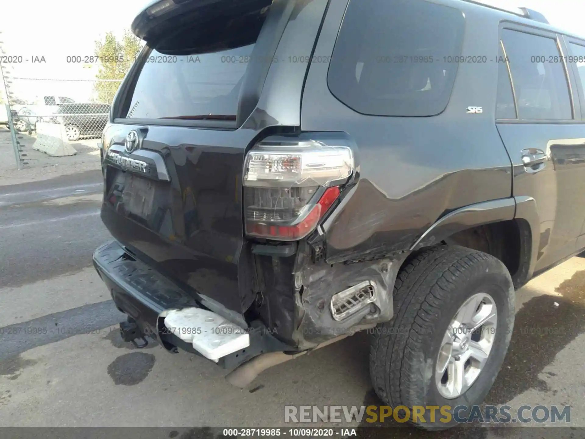 6 Photograph of a damaged car JTEBU5JR5L5792995 TOYOTA 4RUNNER 2020