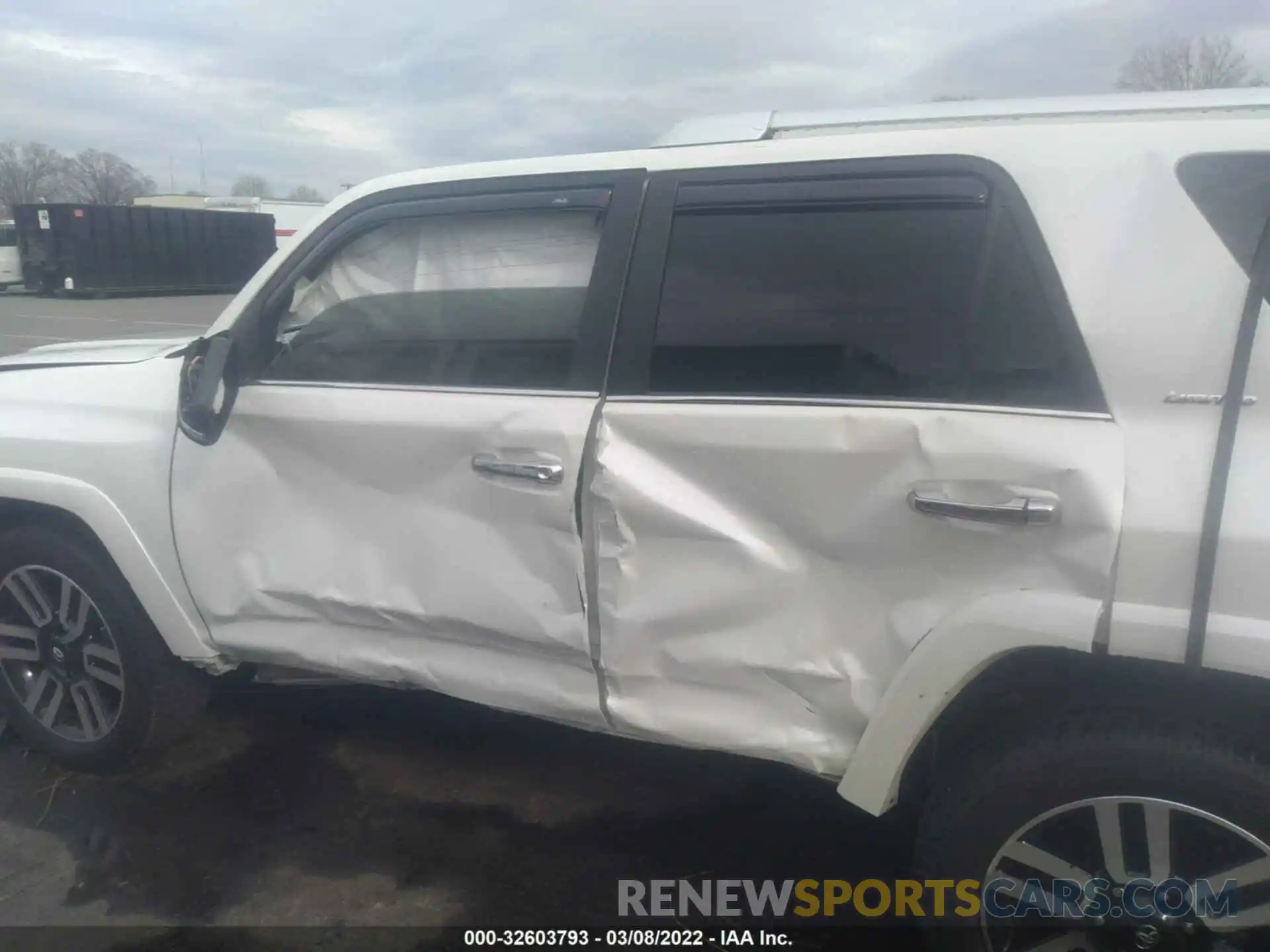 6 Photograph of a damaged car JTEBU5JR5L5797856 TOYOTA 4RUNNER 2020