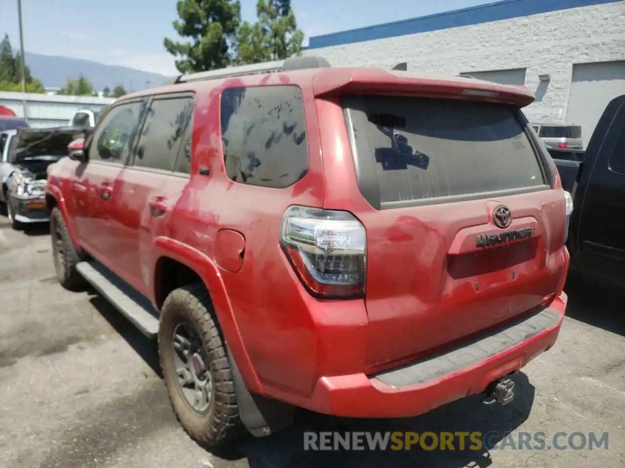 3 Photograph of a damaged car JTEBU5JR5L5799073 TOYOTA 4RUNNER 2020