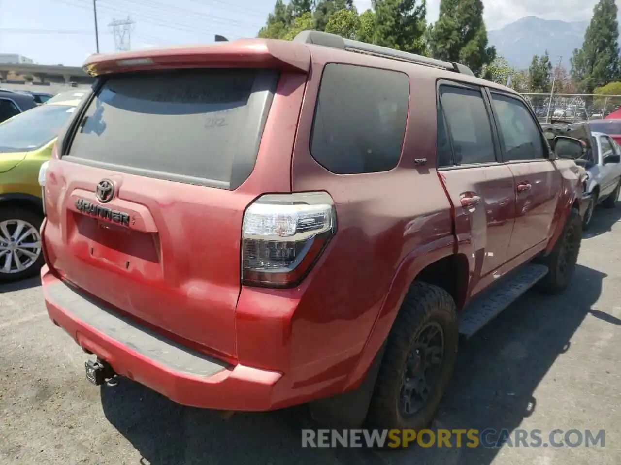 4 Photograph of a damaged car JTEBU5JR5L5799073 TOYOTA 4RUNNER 2020