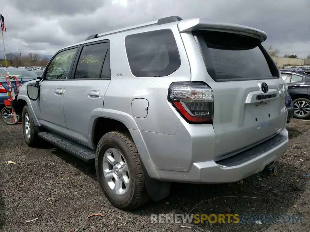 3 Photograph of a damaged car JTEBU5JR5L5813294 TOYOTA 4RUNNER 2020