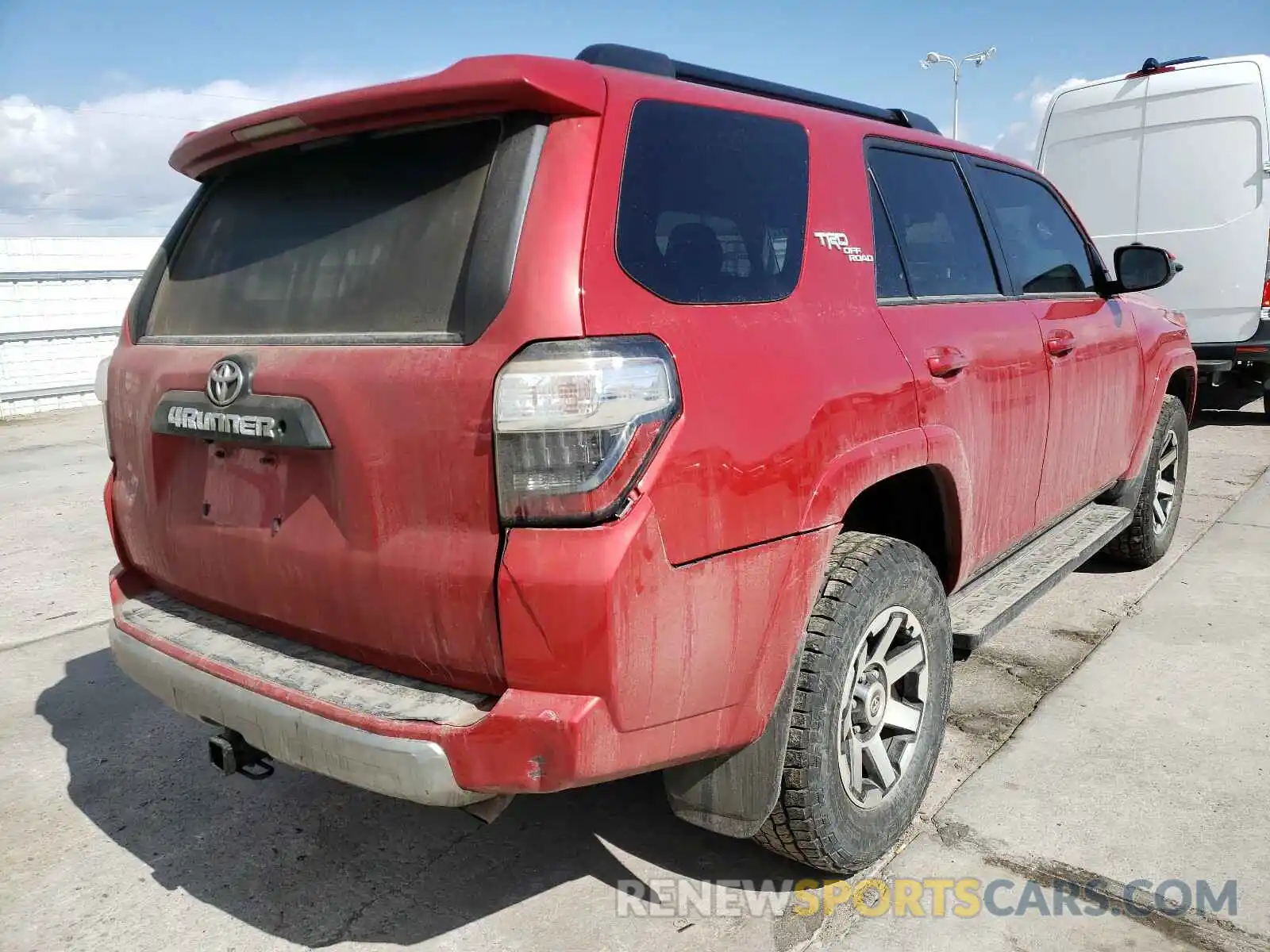 4 Photograph of a damaged car JTEBU5JR5L5814333 TOYOTA 4RUNNER 2020