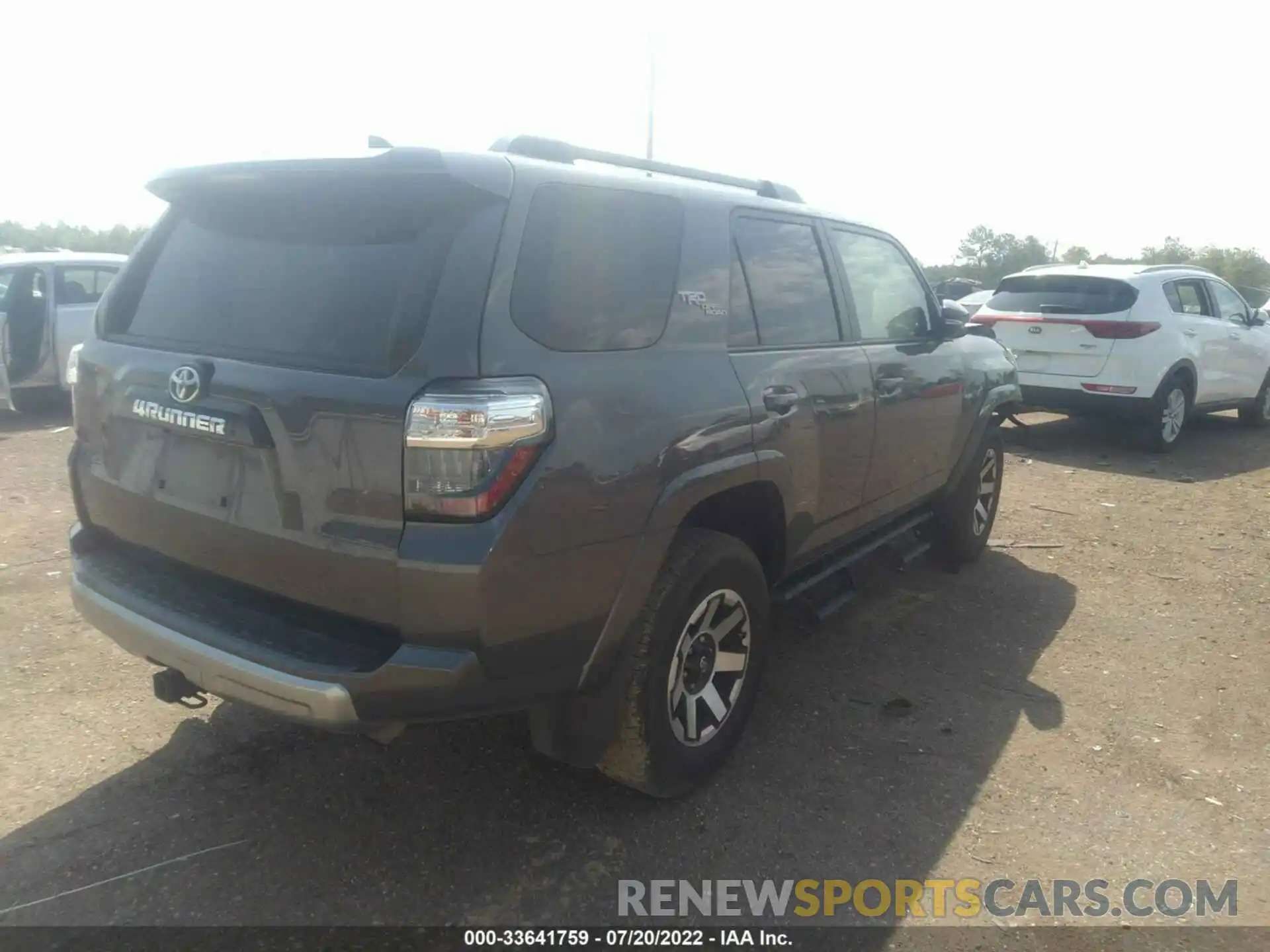 4 Фотография поврежденного автомобиля JTEBU5JR5L5816843 TOYOTA 4RUNNER 2020