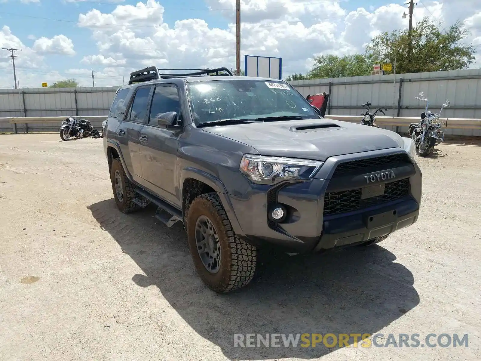 1 Фотография поврежденного автомобиля JTEBU5JR5L5820665 TOYOTA 4RUNNER 2020