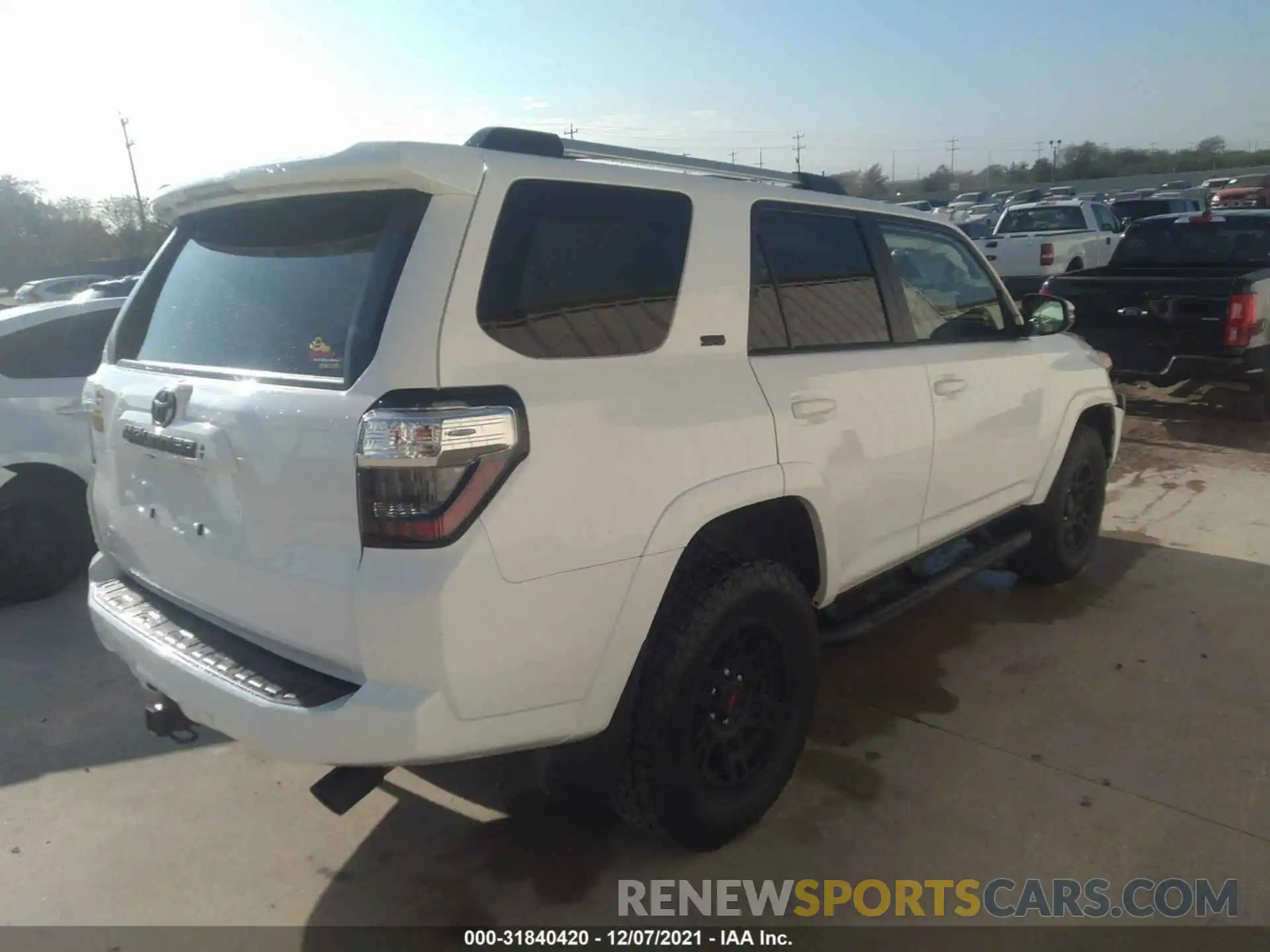 4 Фотография поврежденного автомобиля JTEBU5JR5L5821685 TOYOTA 4RUNNER 2020