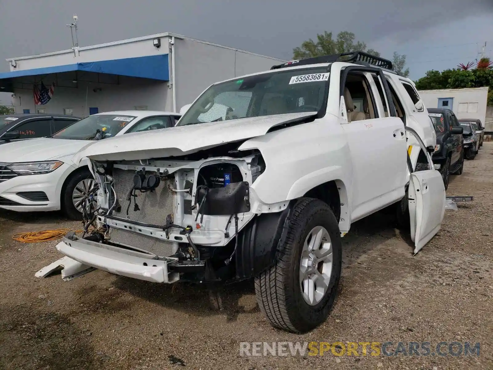 2 Photograph of a damaged car JTEBU5JR5L5823386 TOYOTA 4RUNNER 2020