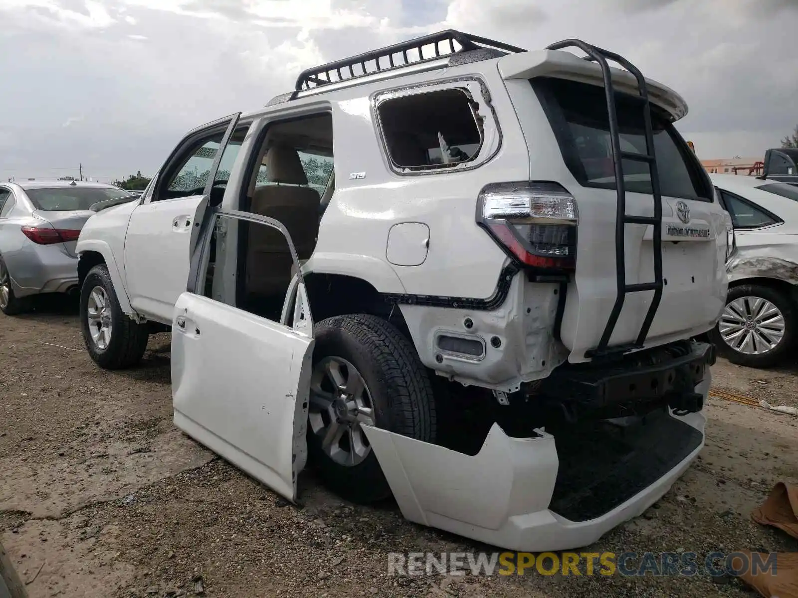 3 Photograph of a damaged car JTEBU5JR5L5823386 TOYOTA 4RUNNER 2020