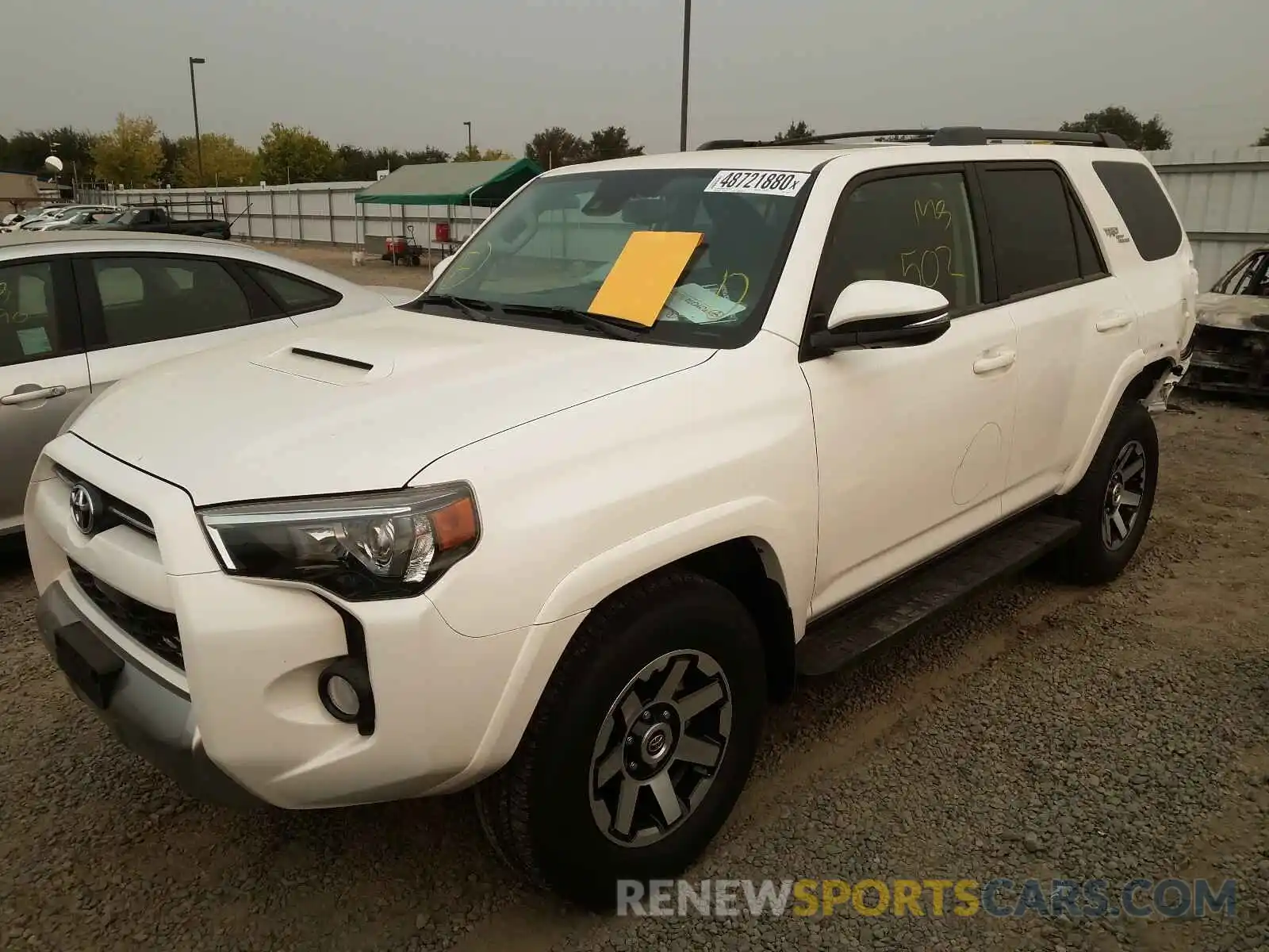 2 Photograph of a damaged car JTEBU5JR5L5825090 TOYOTA 4RUNNER 2020