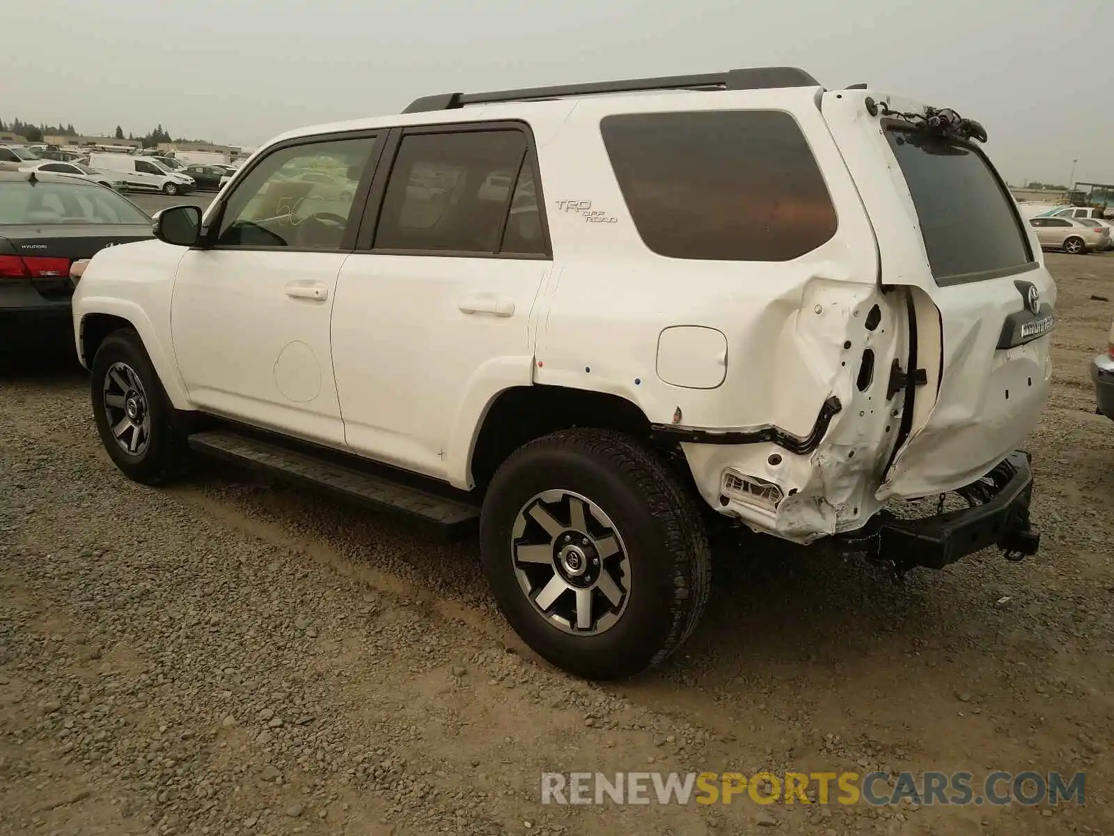 3 Photograph of a damaged car JTEBU5JR5L5825090 TOYOTA 4RUNNER 2020