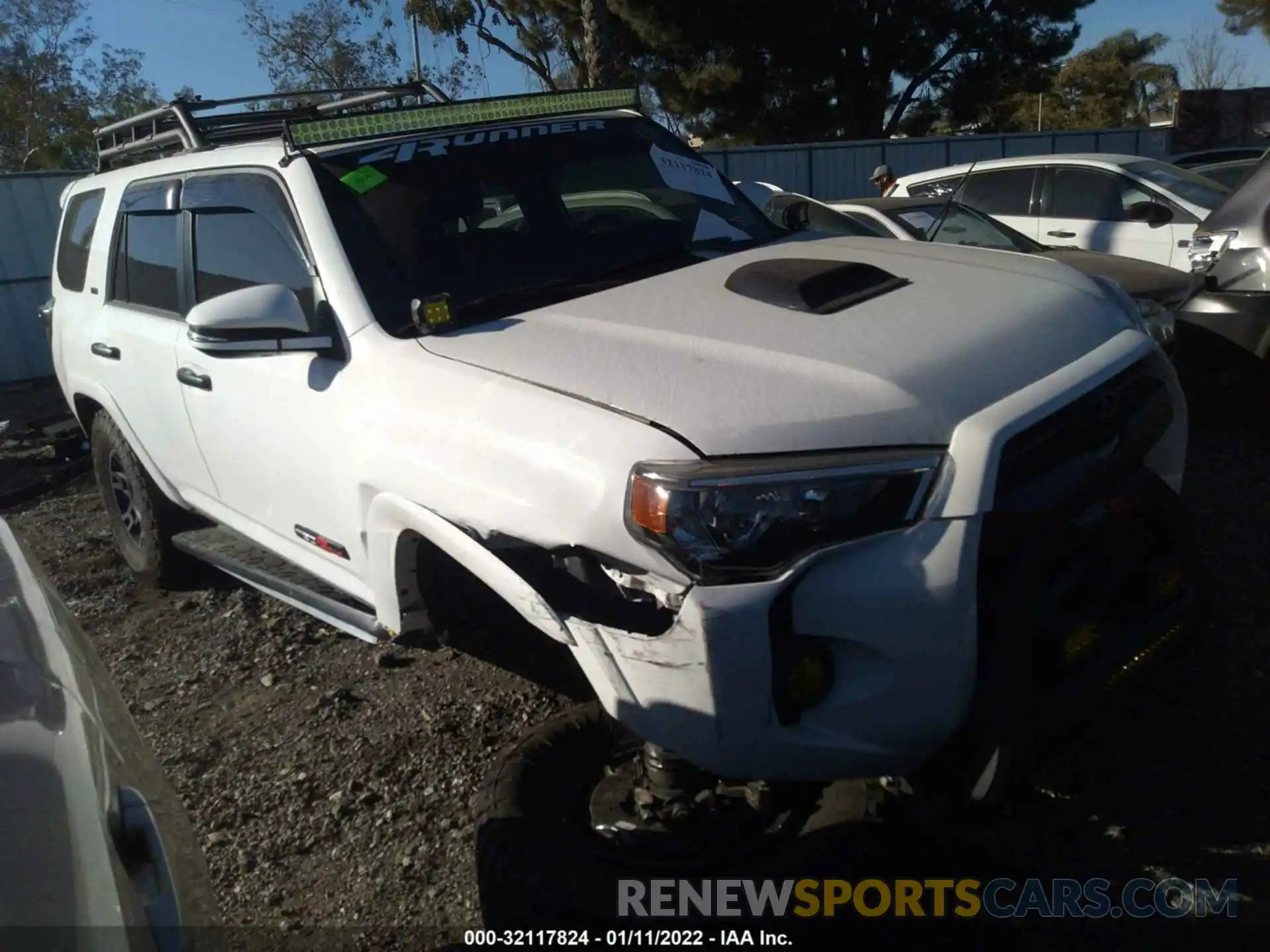 1 Photograph of a damaged car JTEBU5JR5L5827387 TOYOTA 4RUNNER 2020