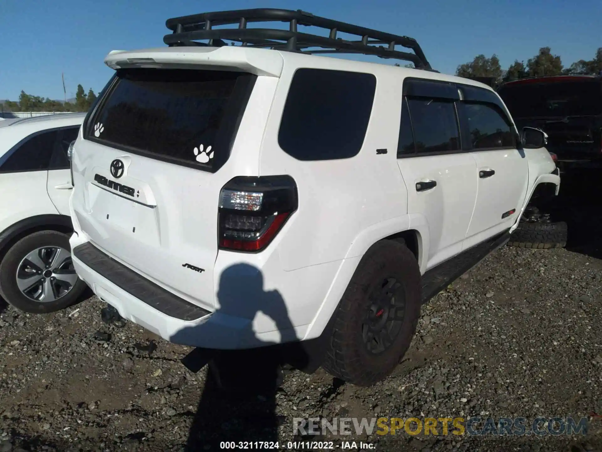 4 Photograph of a damaged car JTEBU5JR5L5827387 TOYOTA 4RUNNER 2020