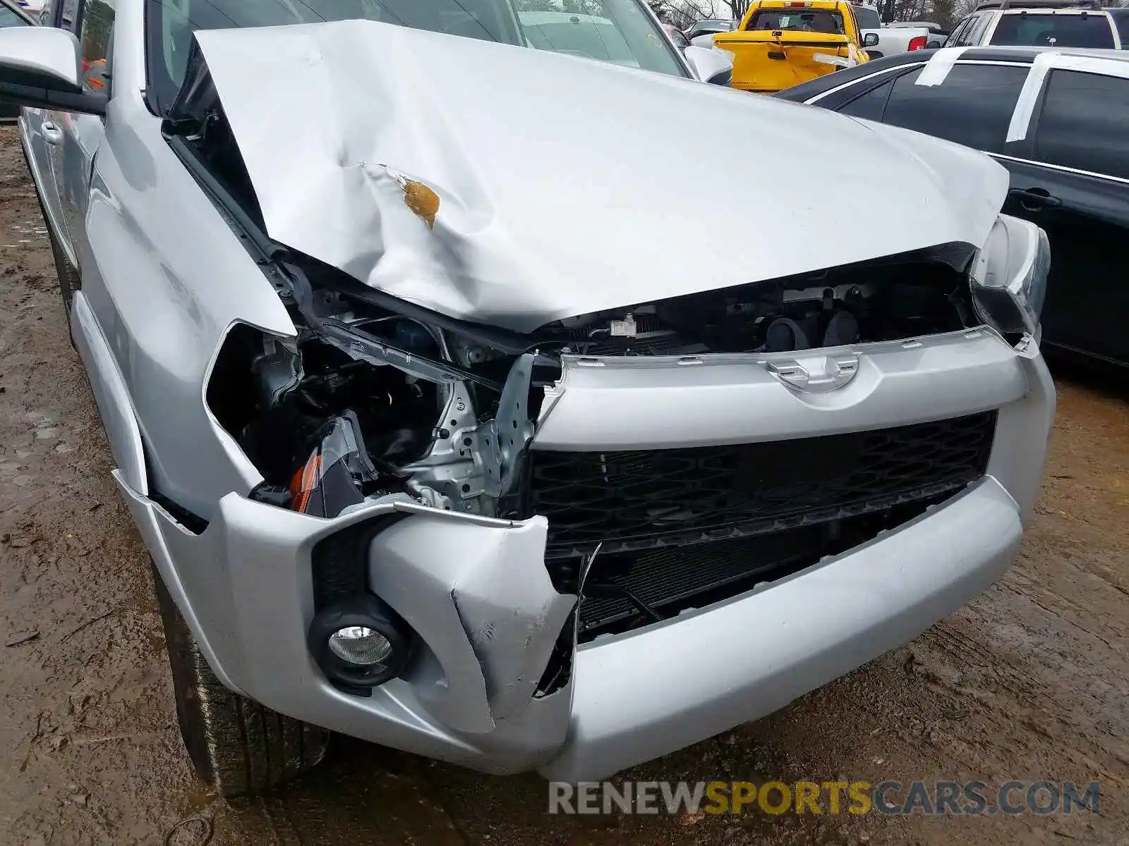 9 Photograph of a damaged car JTEBU5JR6L5740176 TOYOTA 4RUNNER 2020