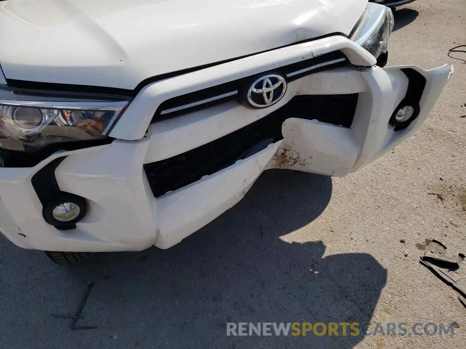 9 Photograph of a damaged car JTEBU5JR6L5740856 TOYOTA 4RUNNER 2020