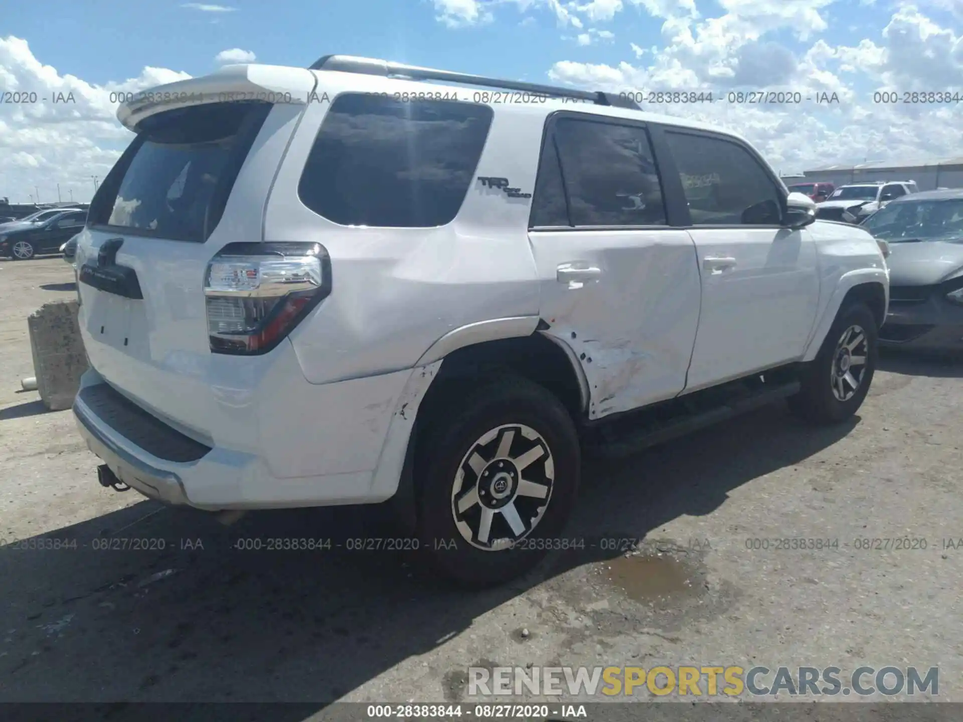 4 Photograph of a damaged car JTEBU5JR6L5740923 TOYOTA 4RUNNER 2020