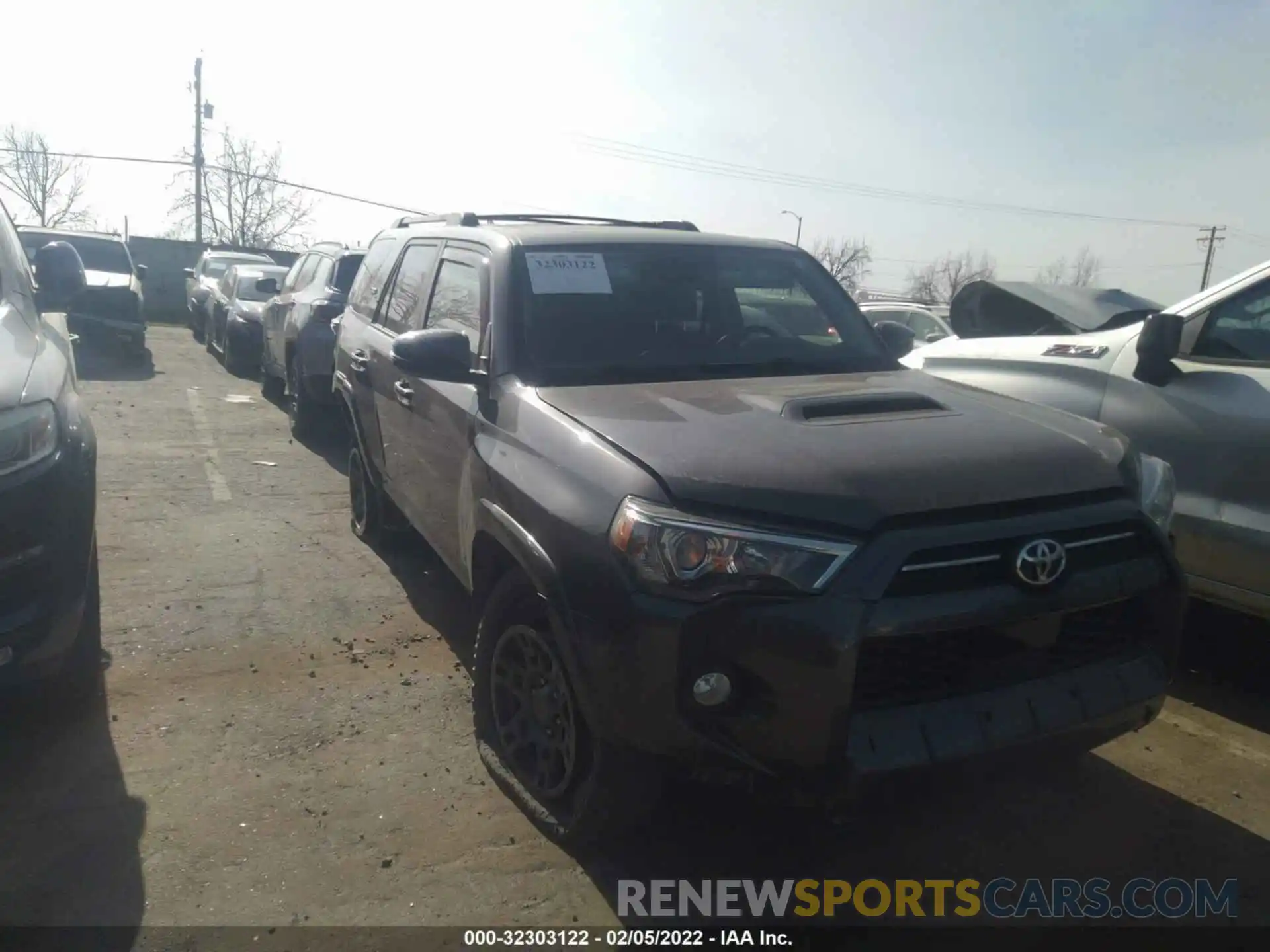 1 Photograph of a damaged car JTEBU5JR6L5743658 TOYOTA 4RUNNER 2020