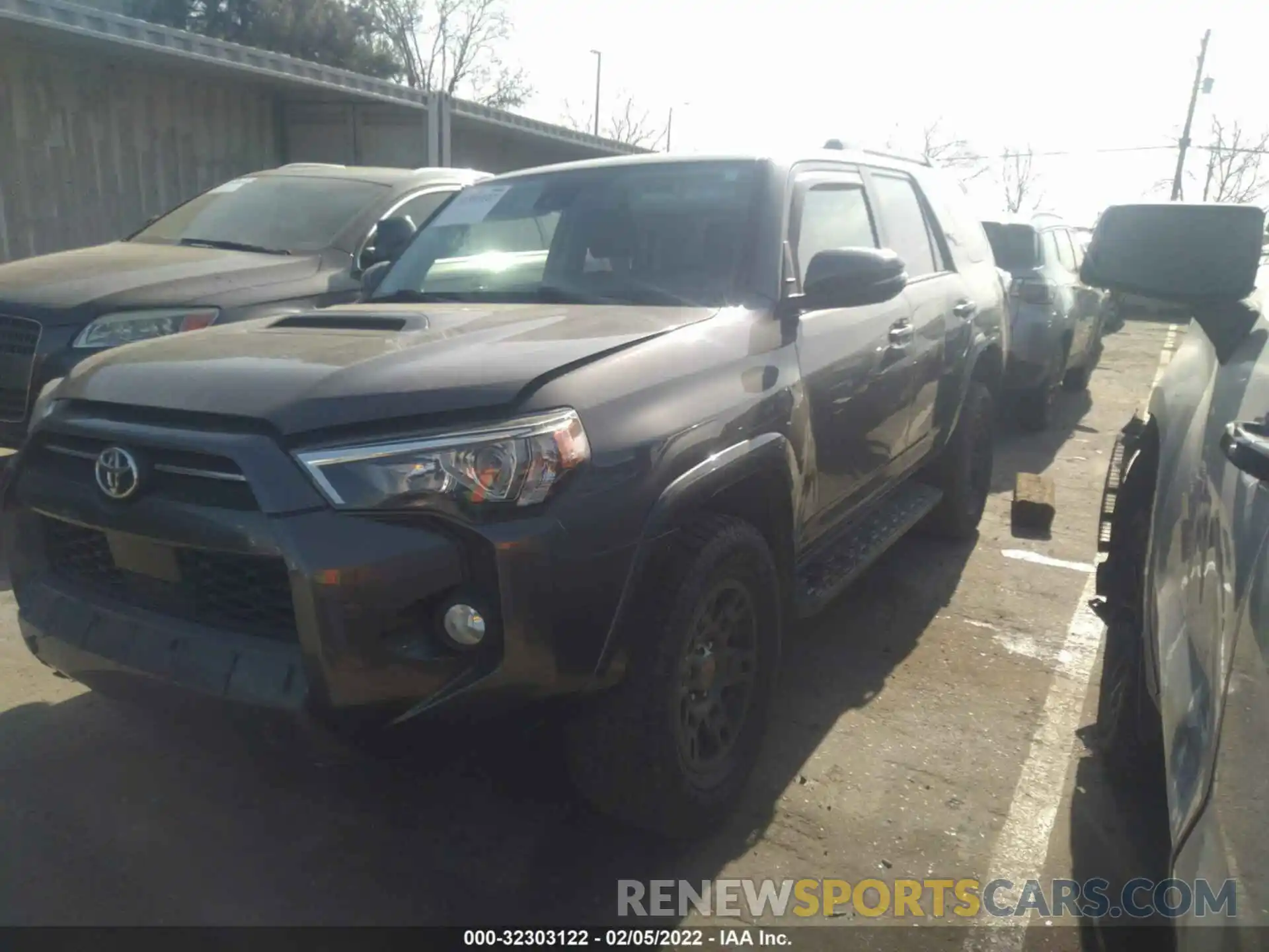 2 Photograph of a damaged car JTEBU5JR6L5743658 TOYOTA 4RUNNER 2020