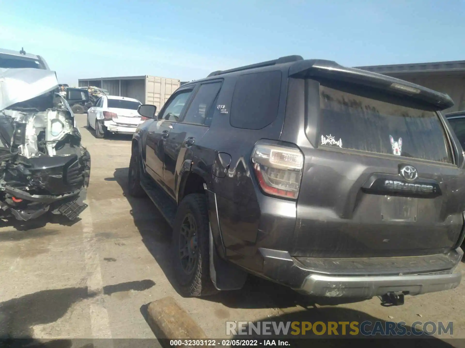 3 Photograph of a damaged car JTEBU5JR6L5743658 TOYOTA 4RUNNER 2020