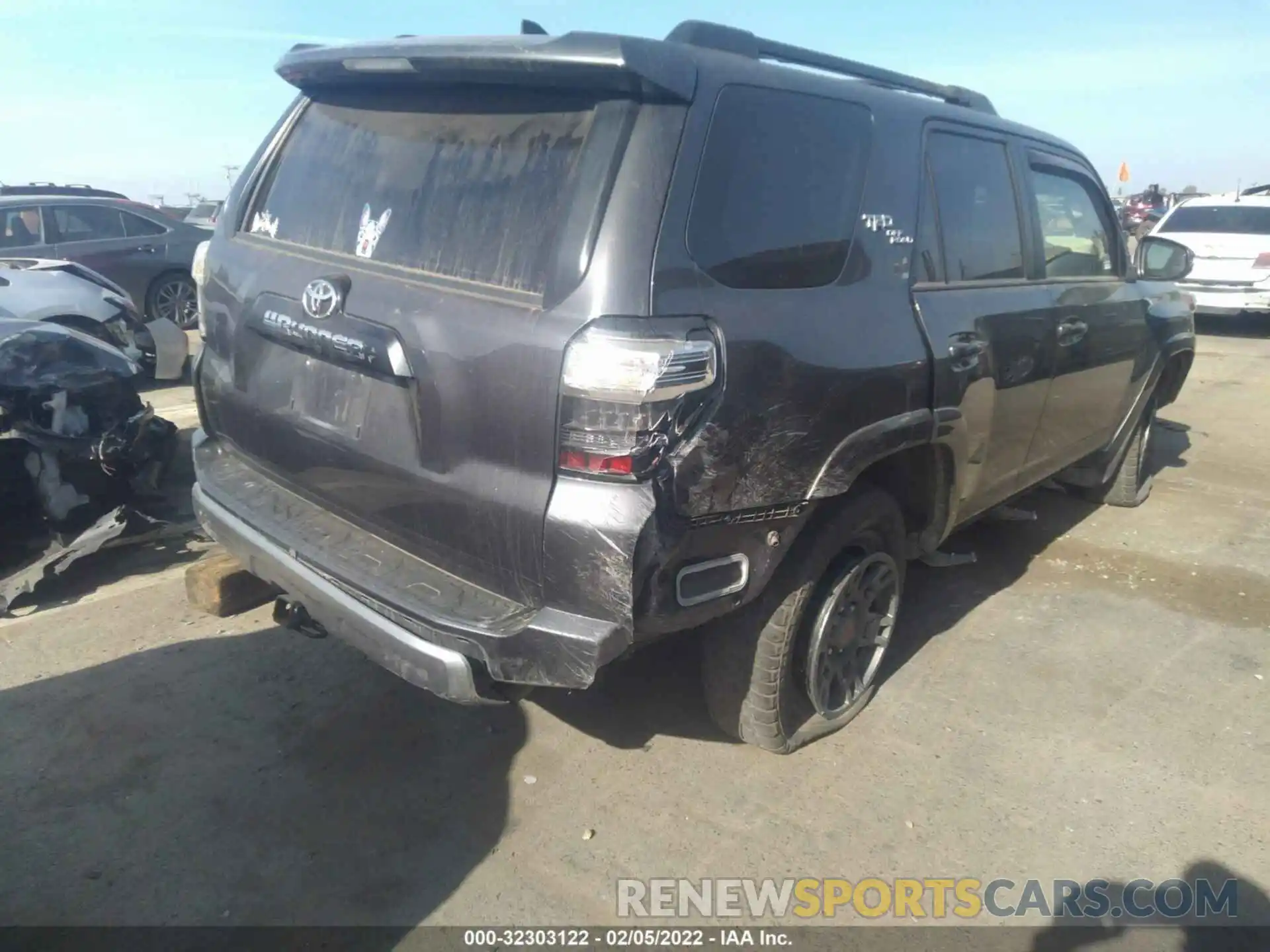 6 Photograph of a damaged car JTEBU5JR6L5743658 TOYOTA 4RUNNER 2020