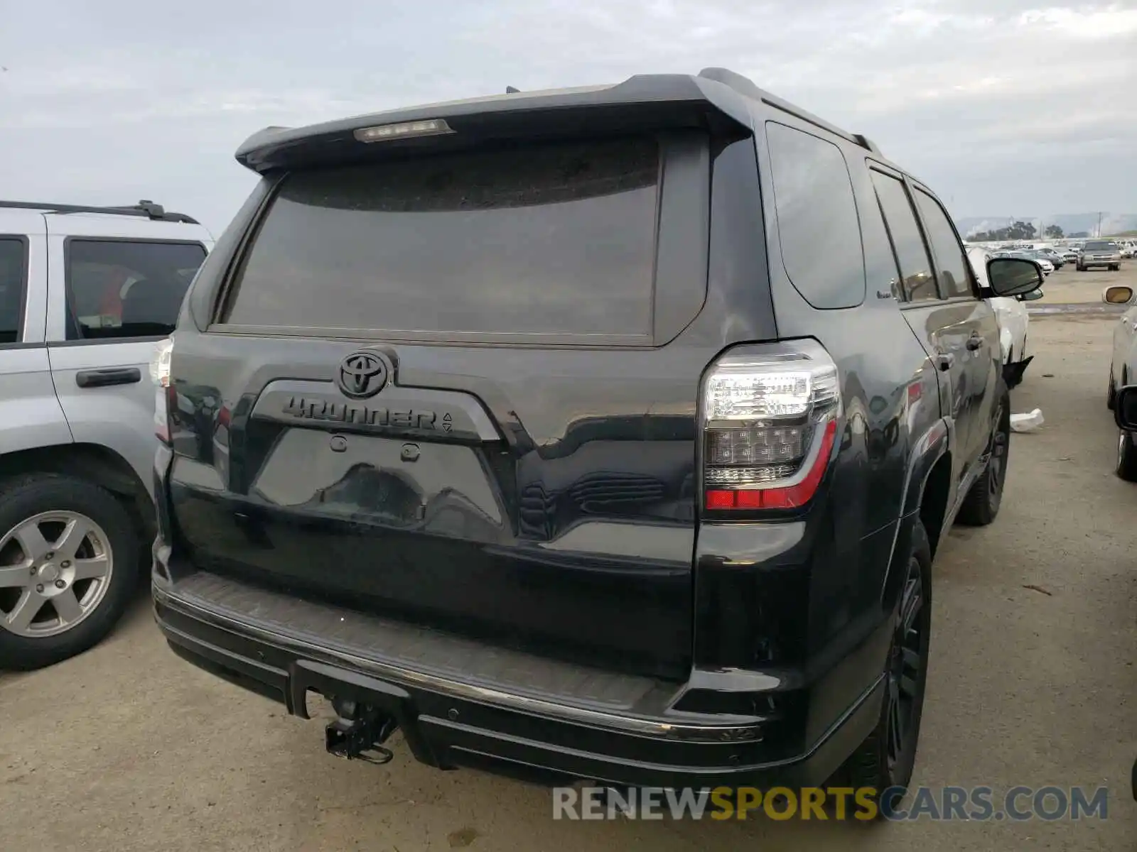 4 Photograph of a damaged car JTEBU5JR6L5745152 TOYOTA 4RUNNER 2020