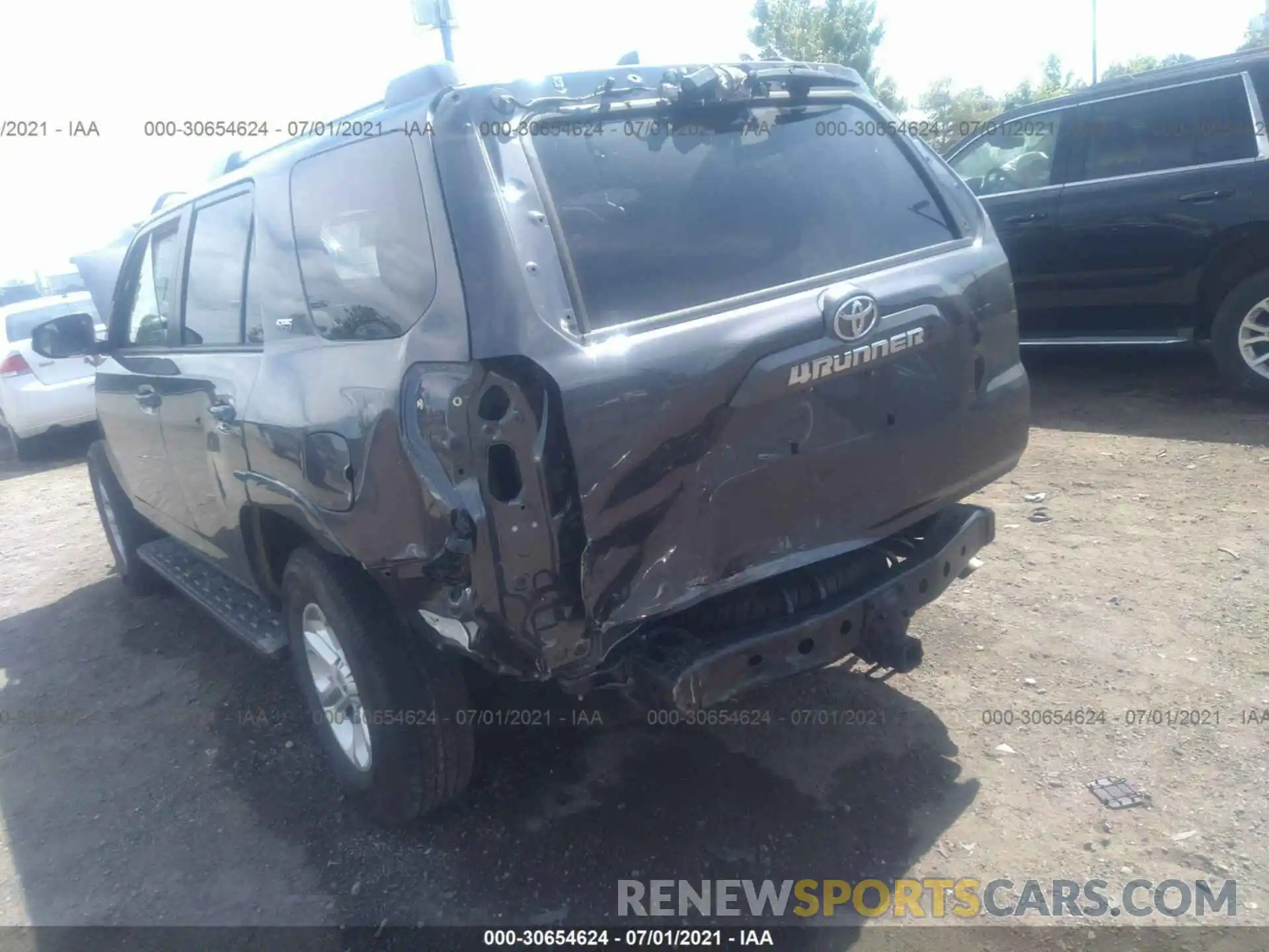 6 Photograph of a damaged car JTEBU5JR6L5745314 TOYOTA 4RUNNER 2020