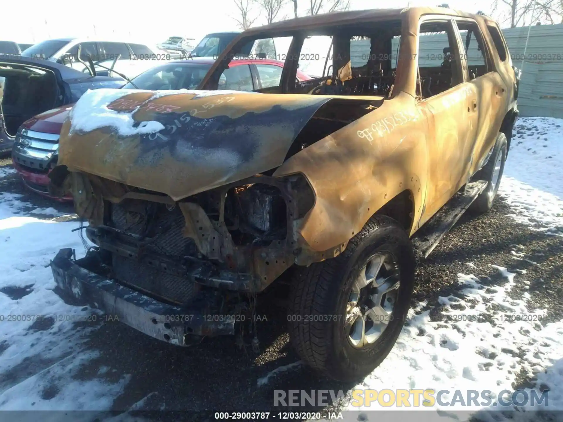 2 Photograph of a damaged car JTEBU5JR6L5745524 TOYOTA 4RUNNER 2020