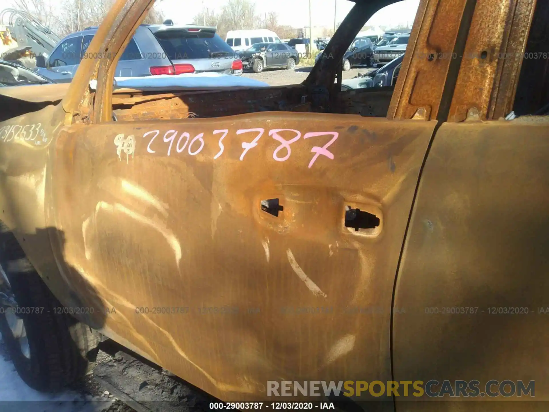 9 Photograph of a damaged car JTEBU5JR6L5745524 TOYOTA 4RUNNER 2020