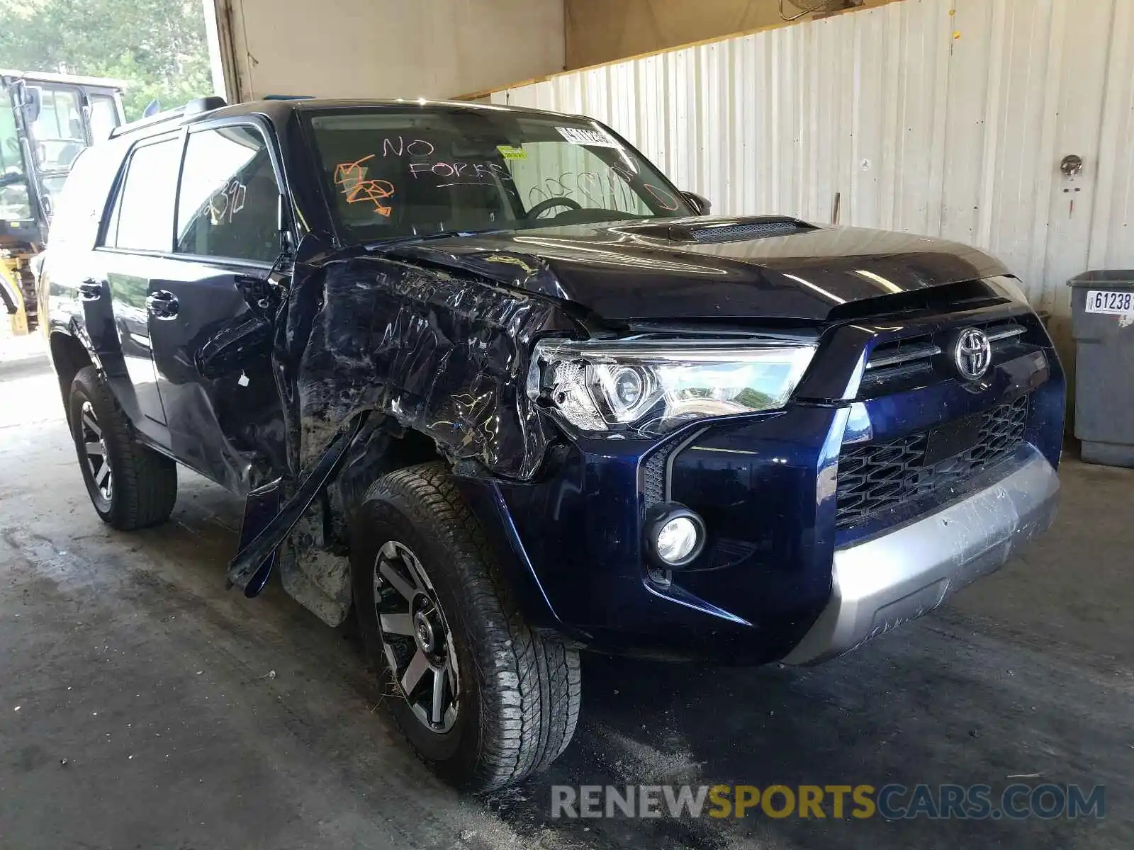 1 Photograph of a damaged car JTEBU5JR6L5745958 TOYOTA 4RUNNER 2020