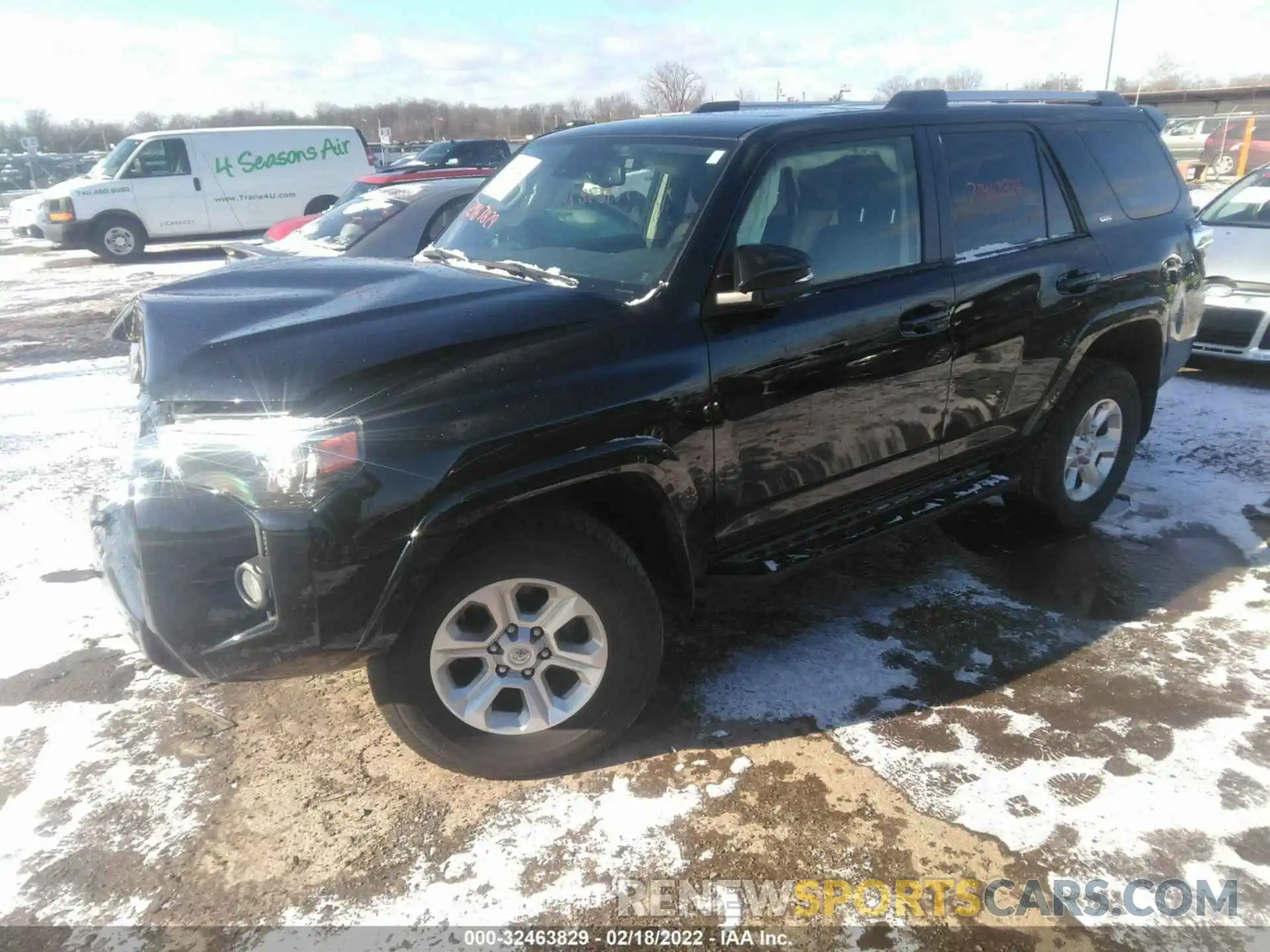 2 Photograph of a damaged car JTEBU5JR6L5747838 TOYOTA 4RUNNER 2020