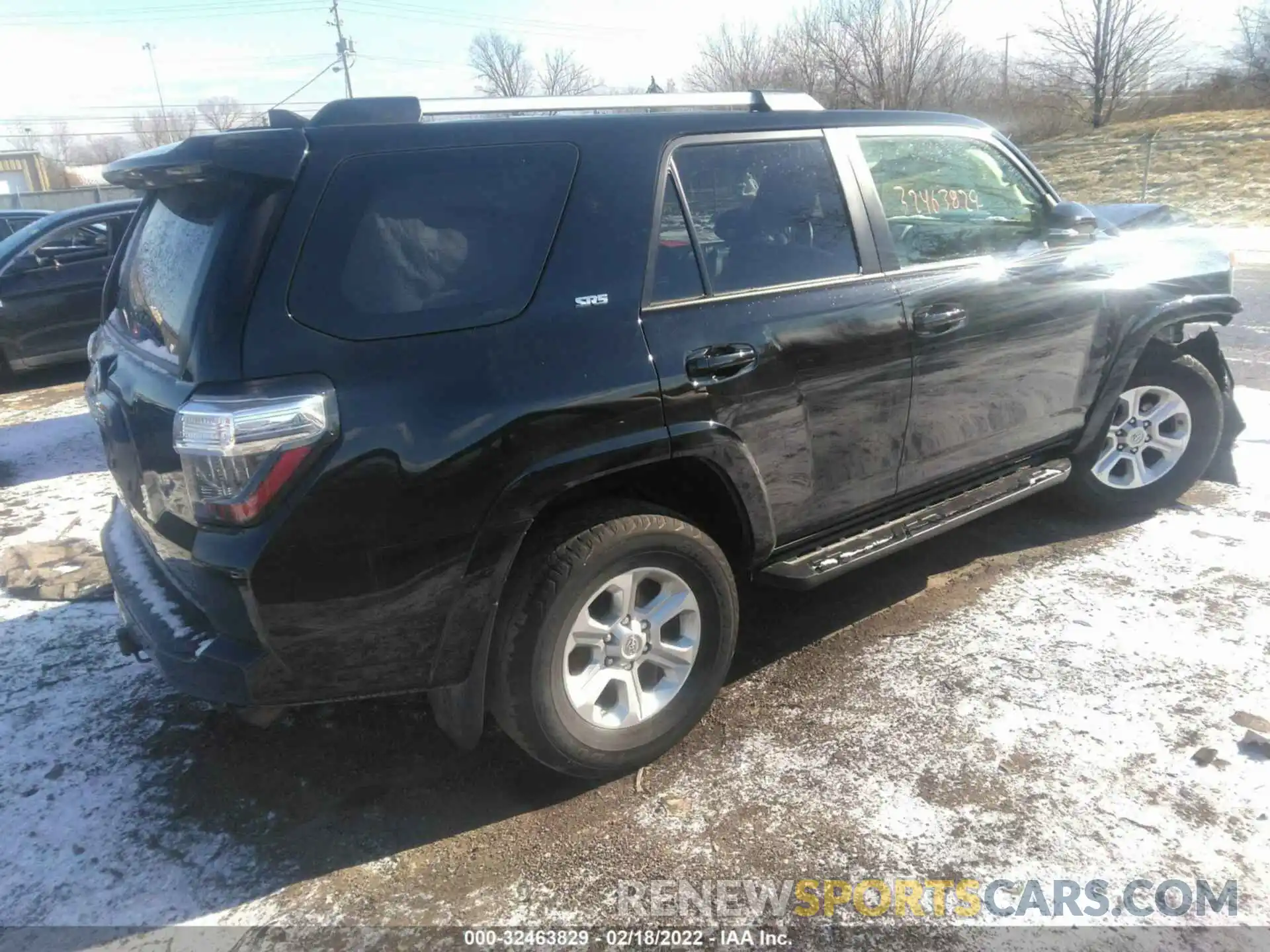 4 Photograph of a damaged car JTEBU5JR6L5747838 TOYOTA 4RUNNER 2020