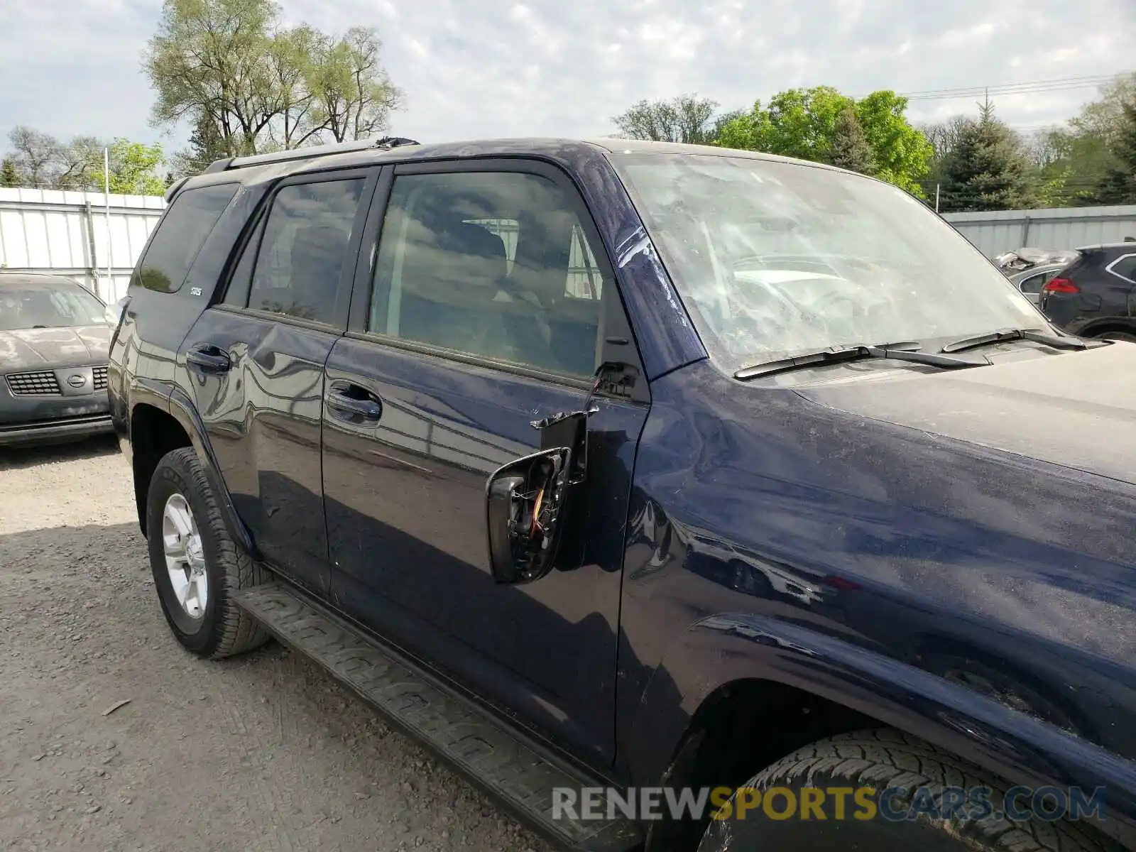 9 Photograph of a damaged car JTEBU5JR6L5748309 TOYOTA 4RUNNER 2020