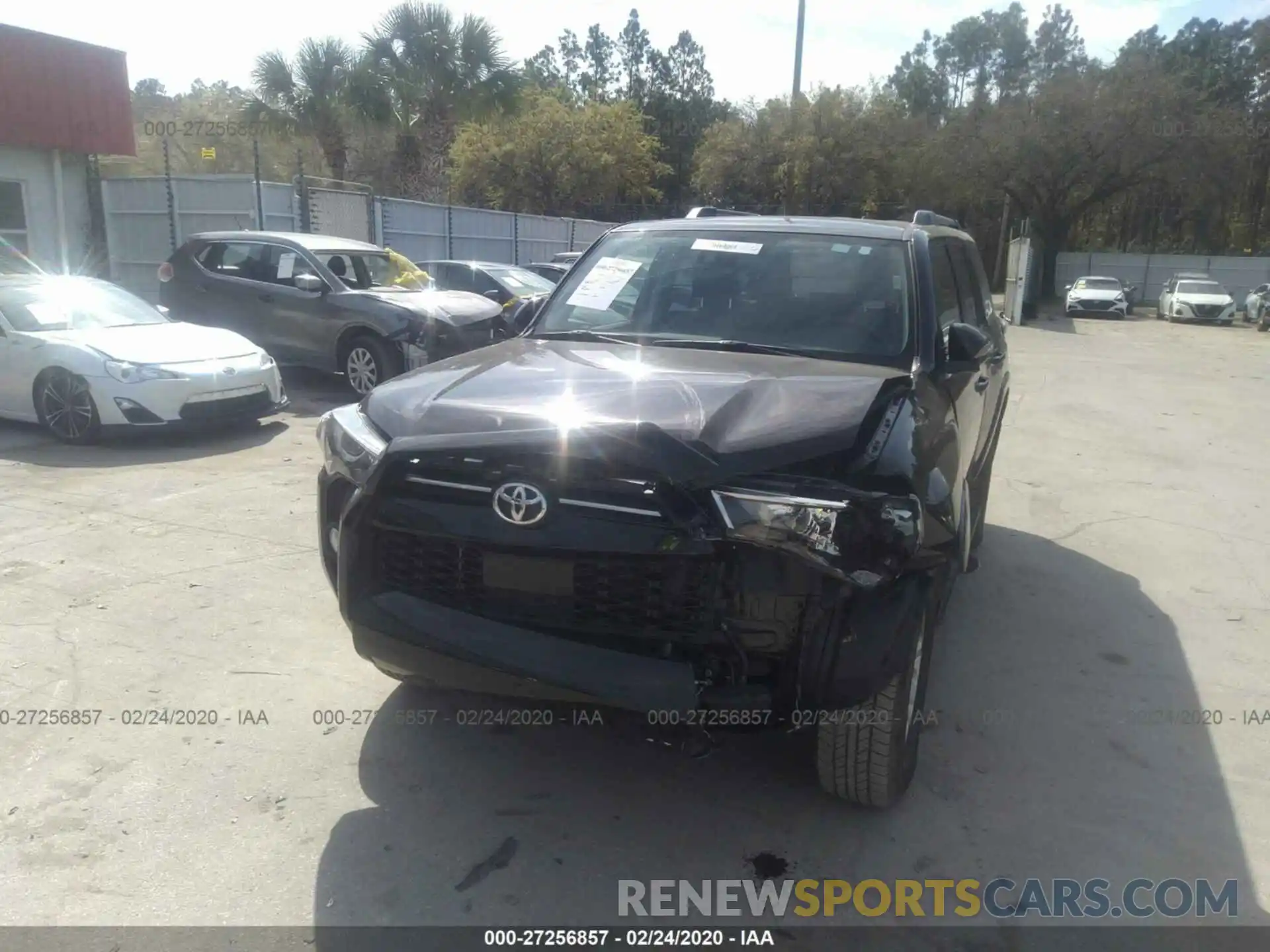 6 Photograph of a damaged car JTEBU5JR6L5748584 TOYOTA 4RUNNER 2020