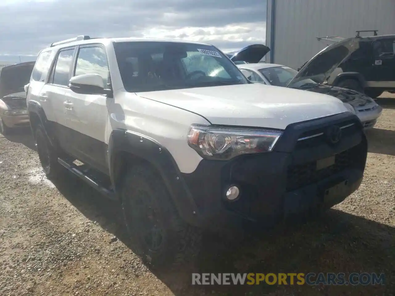 1 Фотография поврежденного автомобиля JTEBU5JR6L5751016 TOYOTA 4RUNNER 2020