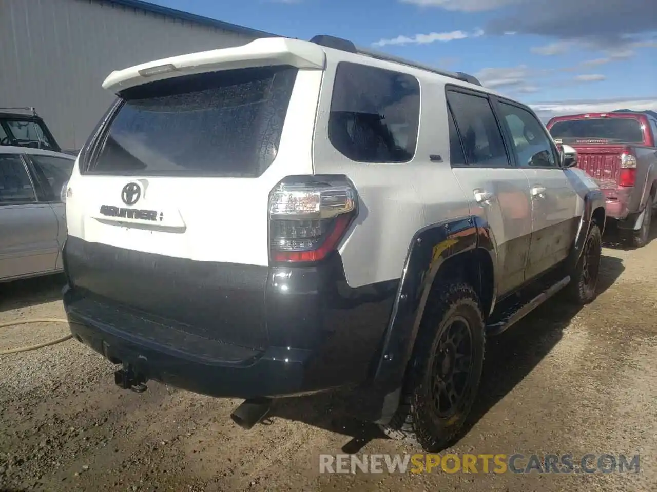 4 Photograph of a damaged car JTEBU5JR6L5751016 TOYOTA 4RUNNER 2020