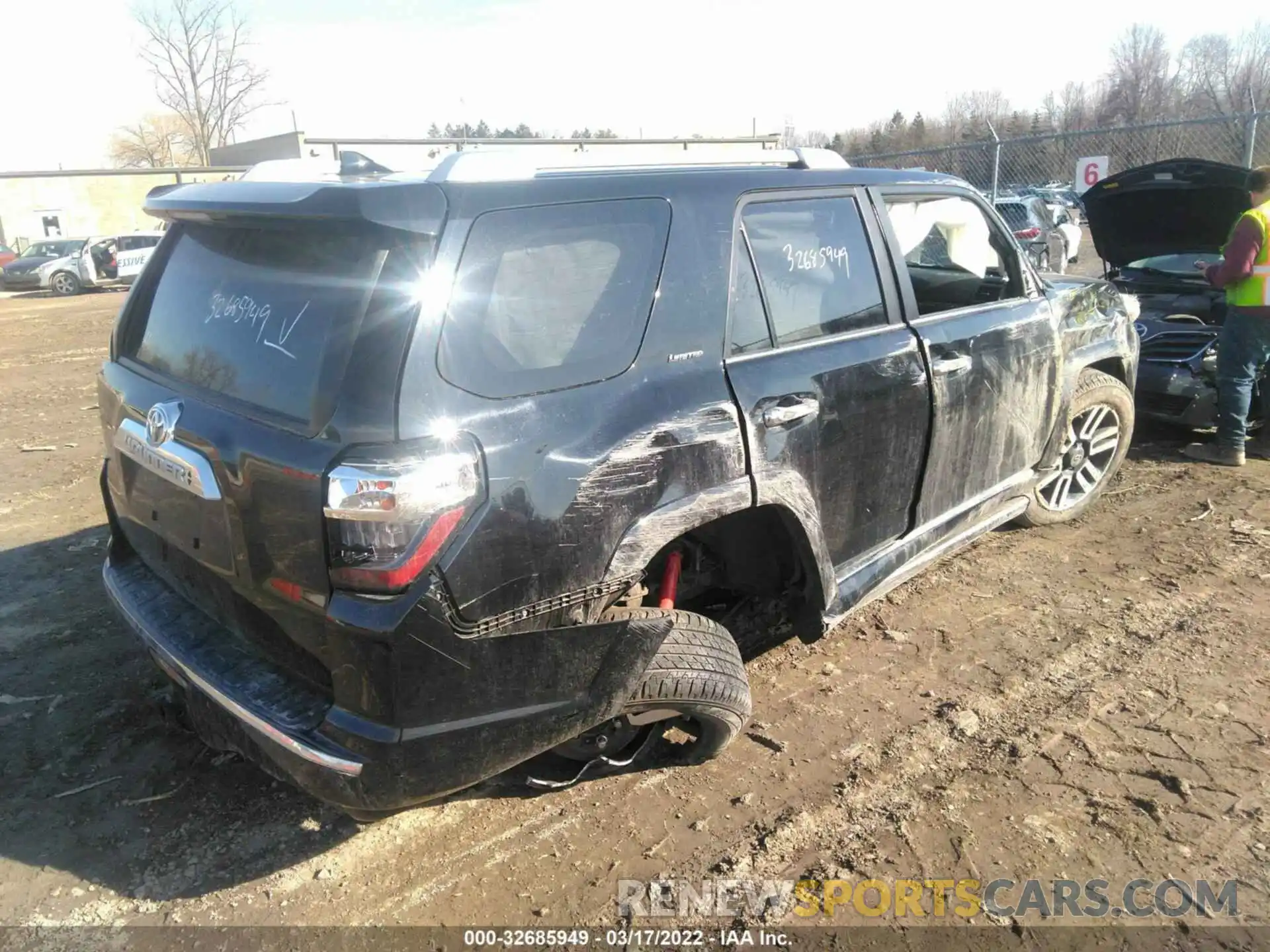 4 Фотография поврежденного автомобиля JTEBU5JR6L5753297 TOYOTA 4RUNNER 2020