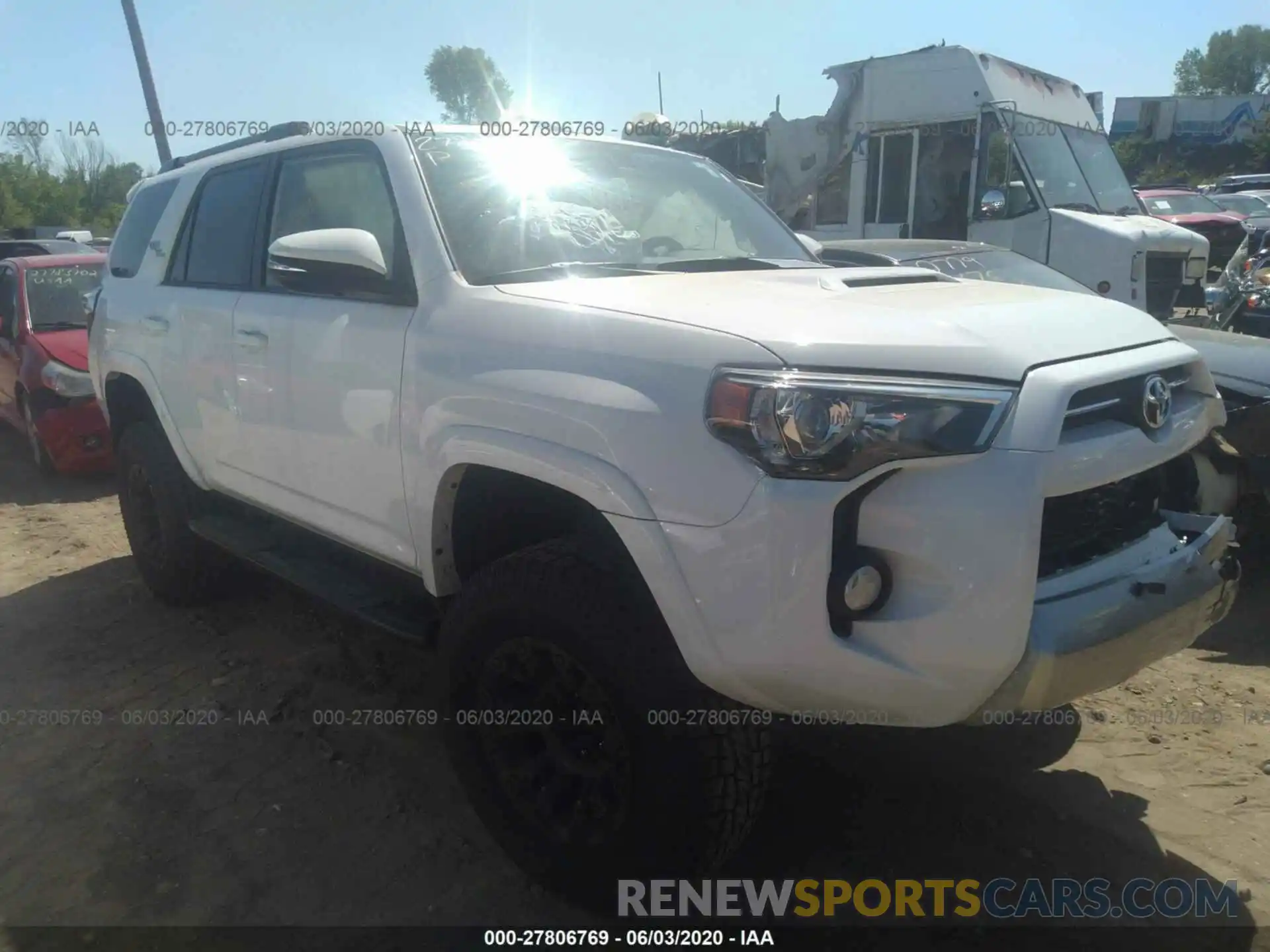 1 Фотография поврежденного автомобиля JTEBU5JR6L5753526 TOYOTA 4RUNNER 2020