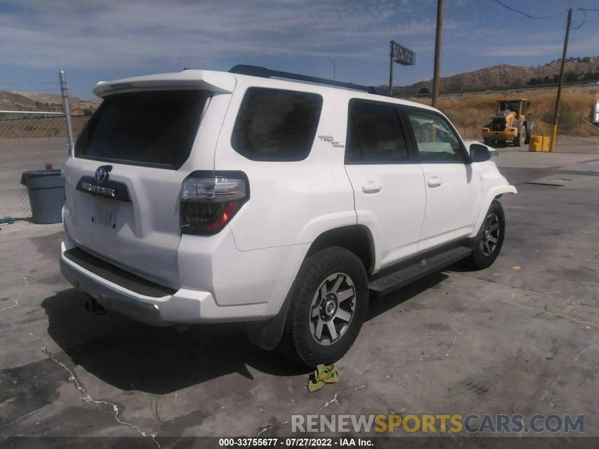 4 Photograph of a damaged car JTEBU5JR6L5756569 TOYOTA 4RUNNER 2020