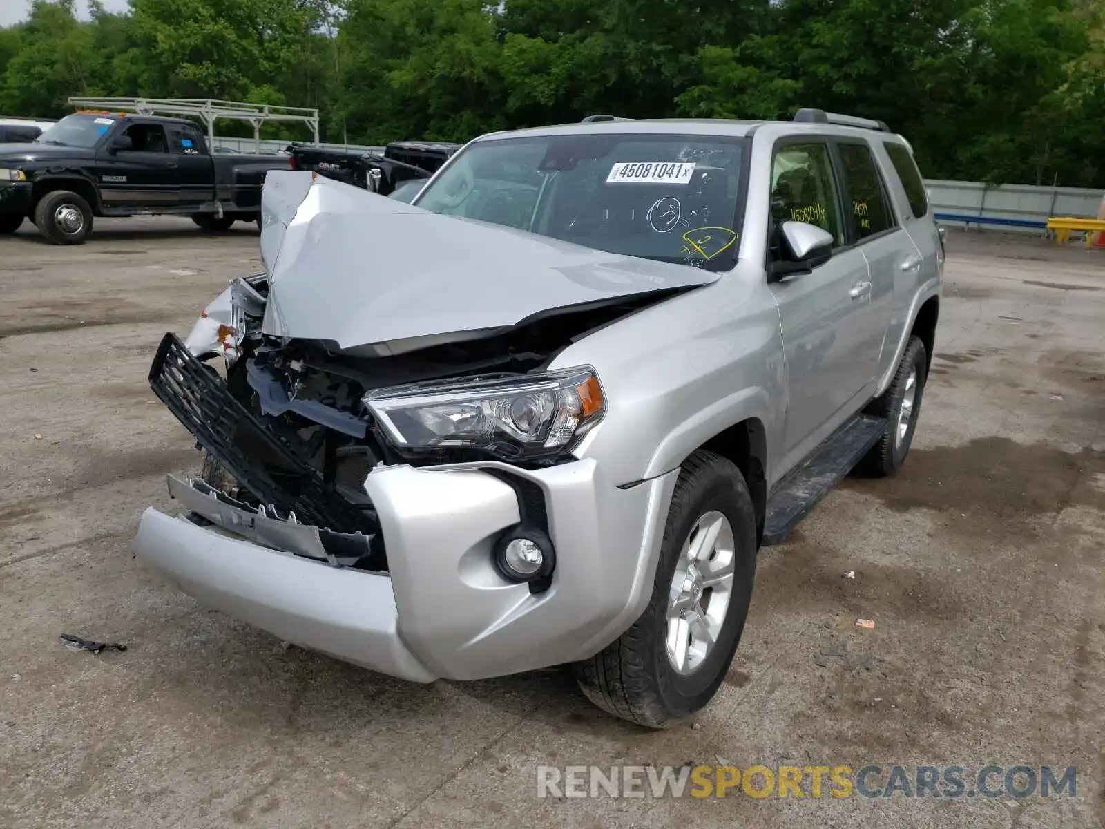 2 Photograph of a damaged car JTEBU5JR6L5756748 TOYOTA 4RUNNER 2020