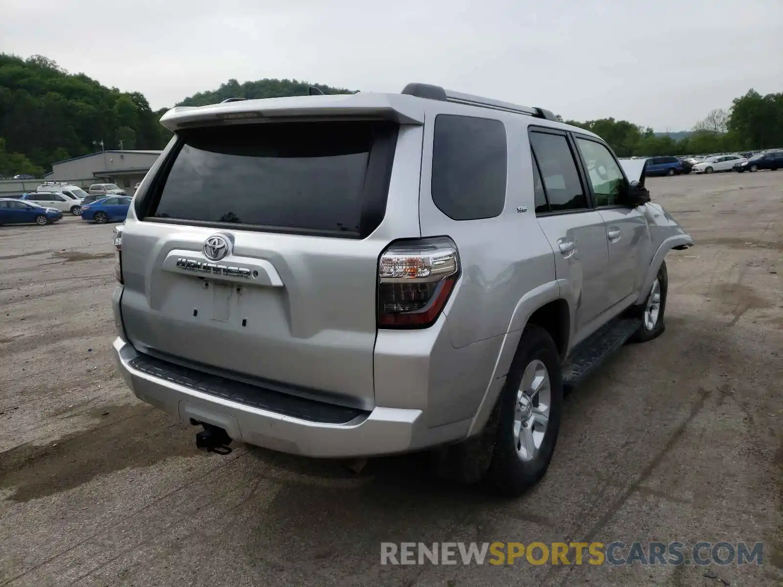 4 Photograph of a damaged car JTEBU5JR6L5756748 TOYOTA 4RUNNER 2020