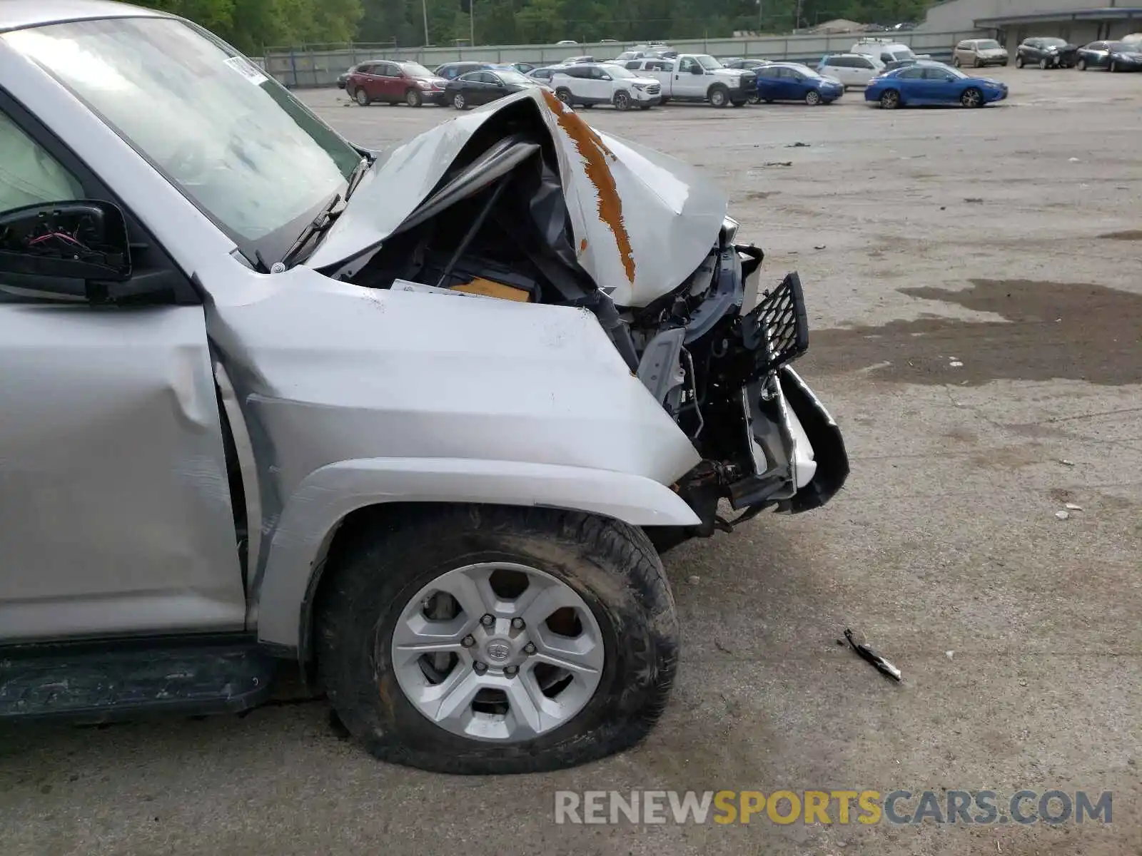 9 Photograph of a damaged car JTEBU5JR6L5756748 TOYOTA 4RUNNER 2020