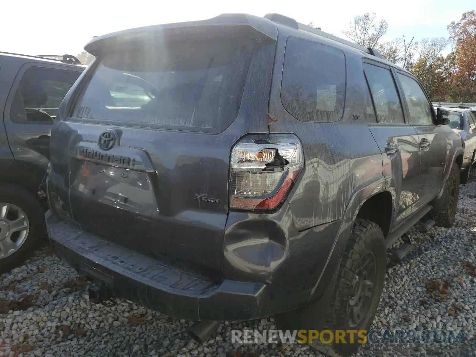 4 Photograph of a damaged car JTEBU5JR6L5757527 TOYOTA 4RUNNER 2020