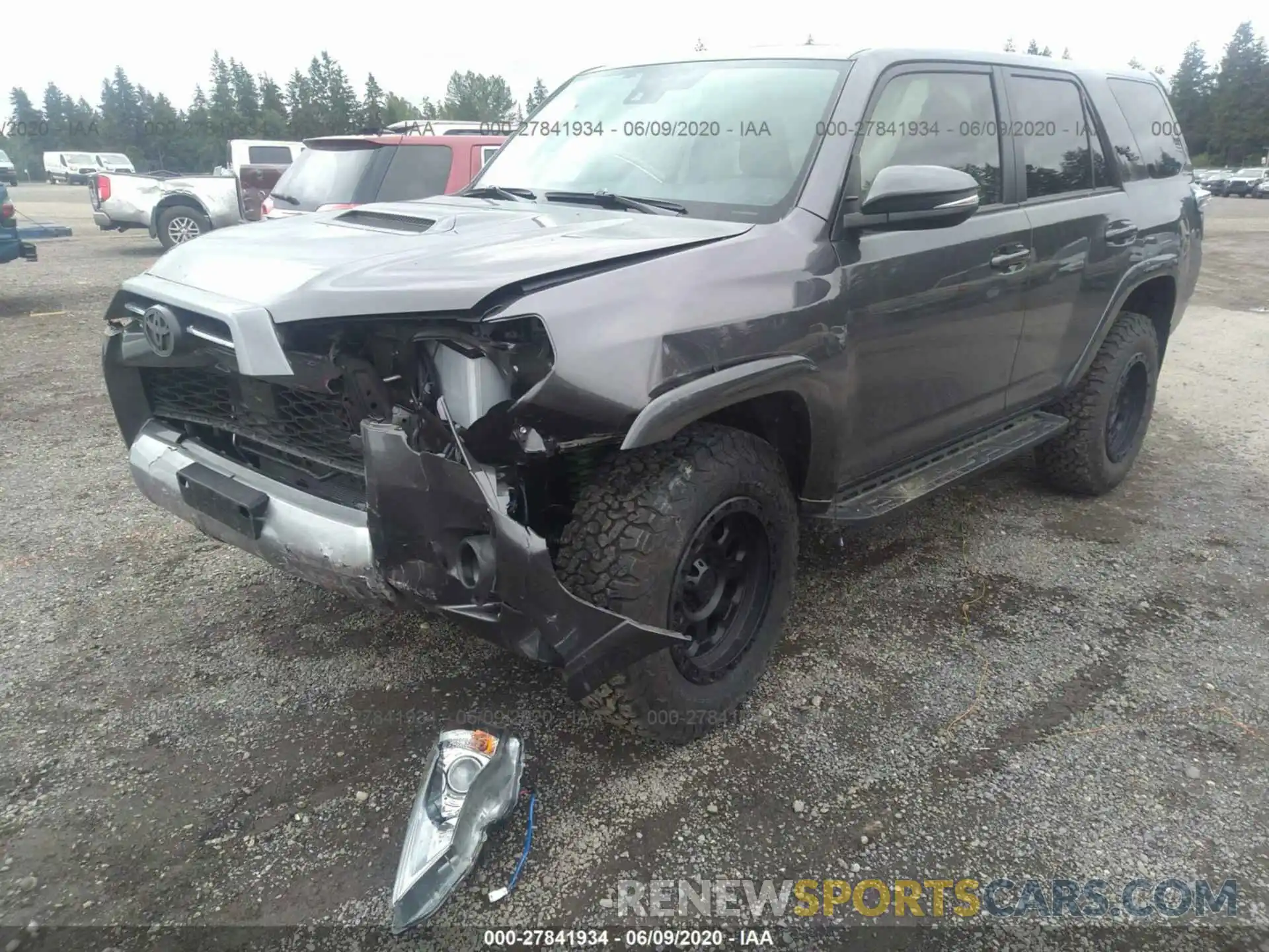 2 Photograph of a damaged car JTEBU5JR6L5757883 TOYOTA 4RUNNER 2020