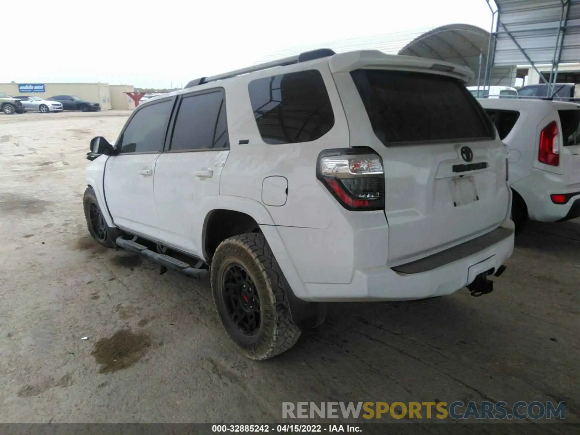 3 Photograph of a damaged car JTEBU5JR6L5761769 TOYOTA 4RUNNER 2020