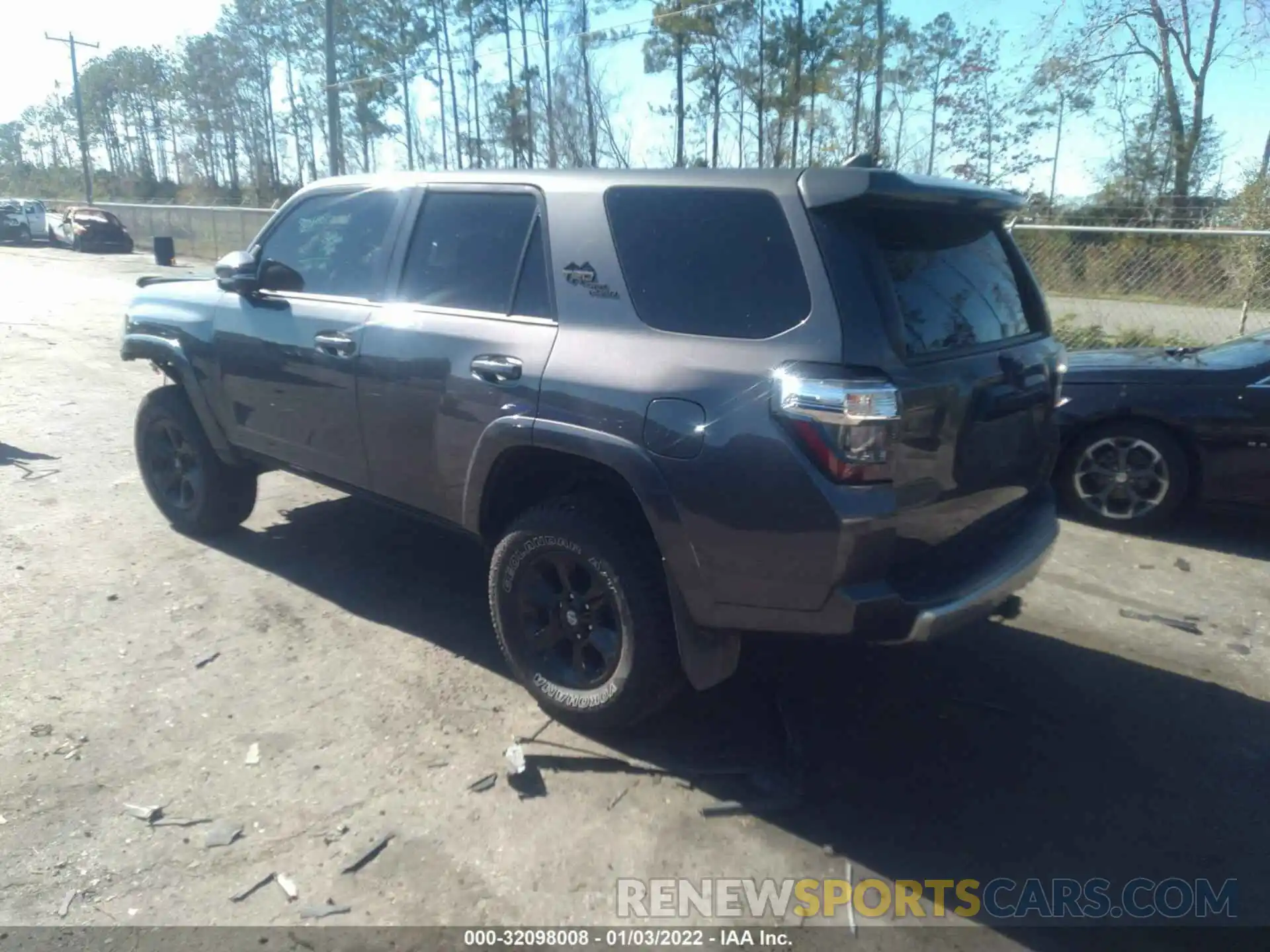 3 Фотография поврежденного автомобиля JTEBU5JR6L5762498 TOYOTA 4RUNNER 2020