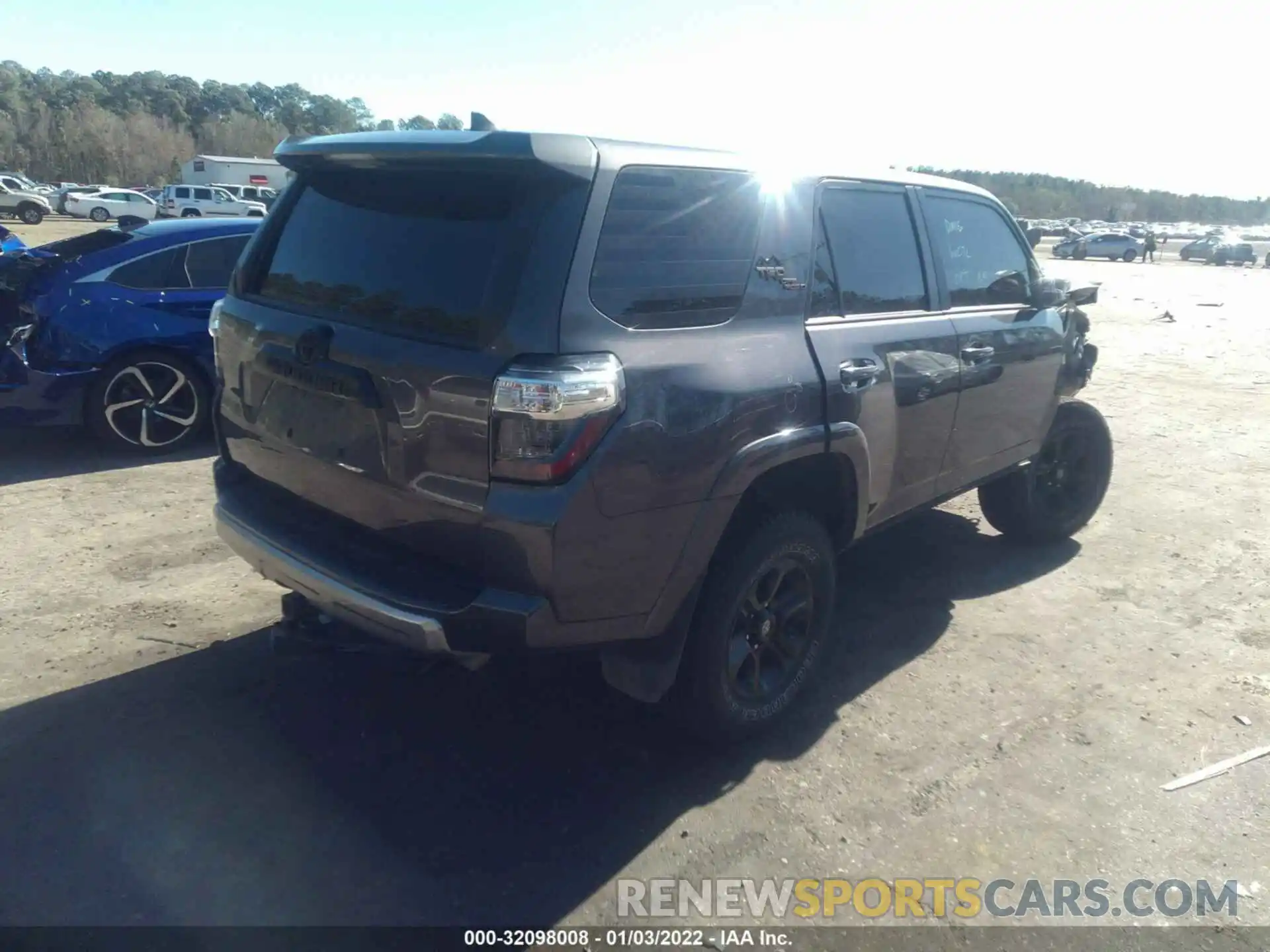 4 Фотография поврежденного автомобиля JTEBU5JR6L5762498 TOYOTA 4RUNNER 2020