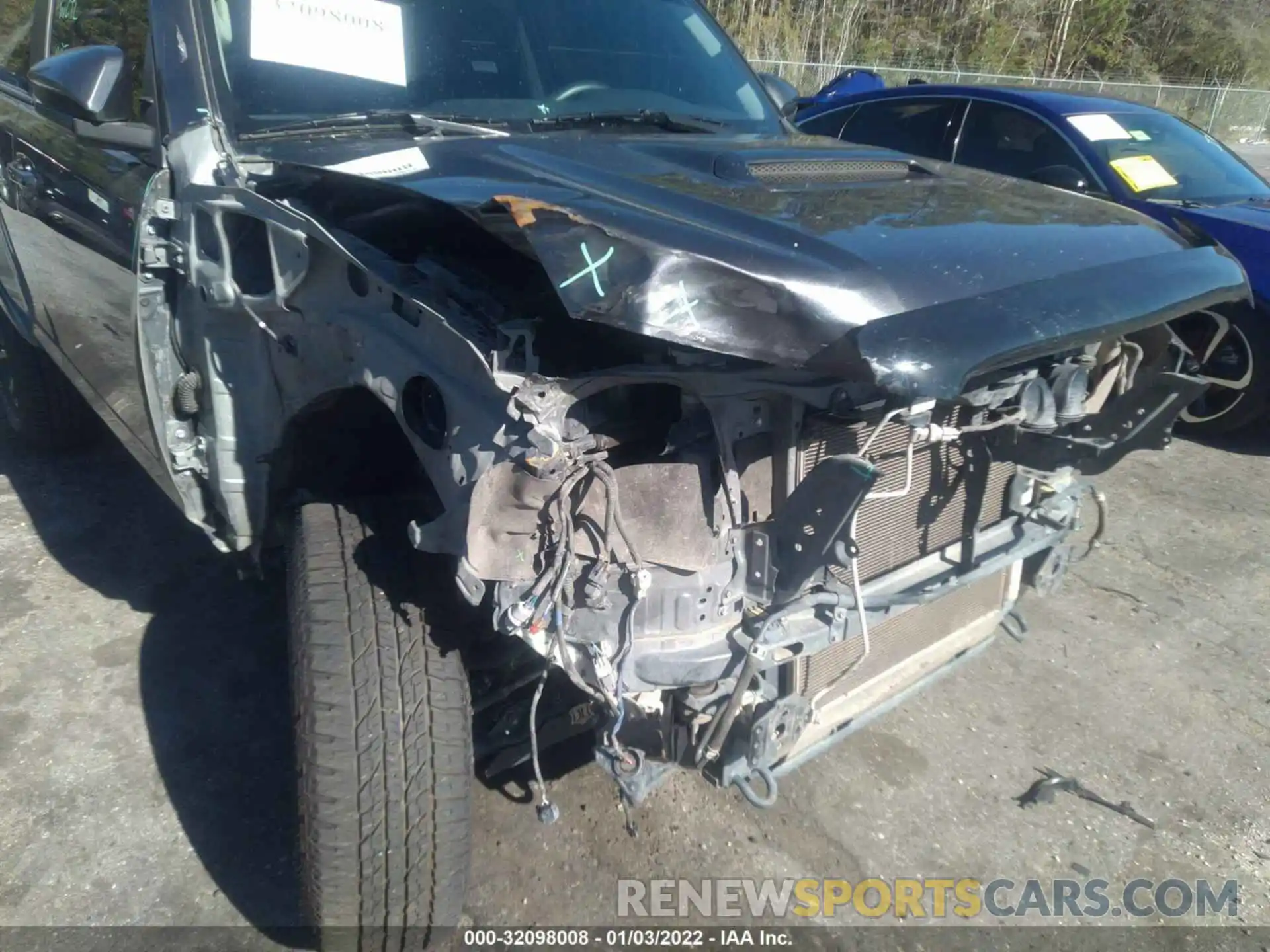 6 Photograph of a damaged car JTEBU5JR6L5762498 TOYOTA 4RUNNER 2020