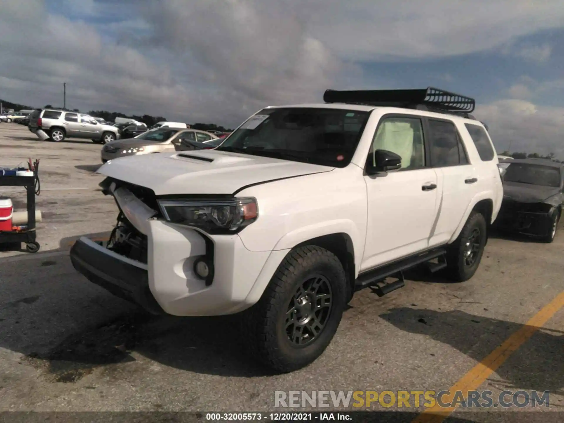 2 Photograph of a damaged car JTEBU5JR6L5765305 TOYOTA 4RUNNER 2020