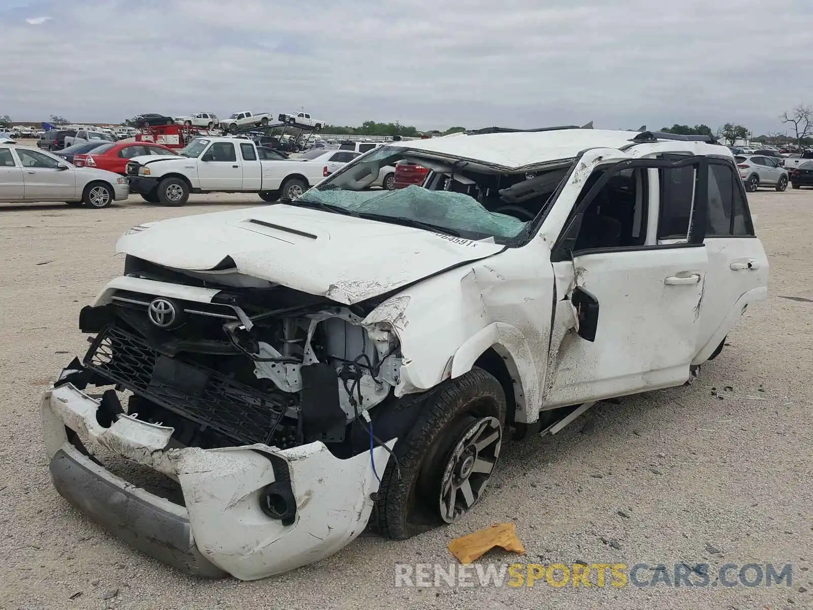 2 Photograph of a damaged car JTEBU5JR6L5765806 TOYOTA 4RUNNER 2020