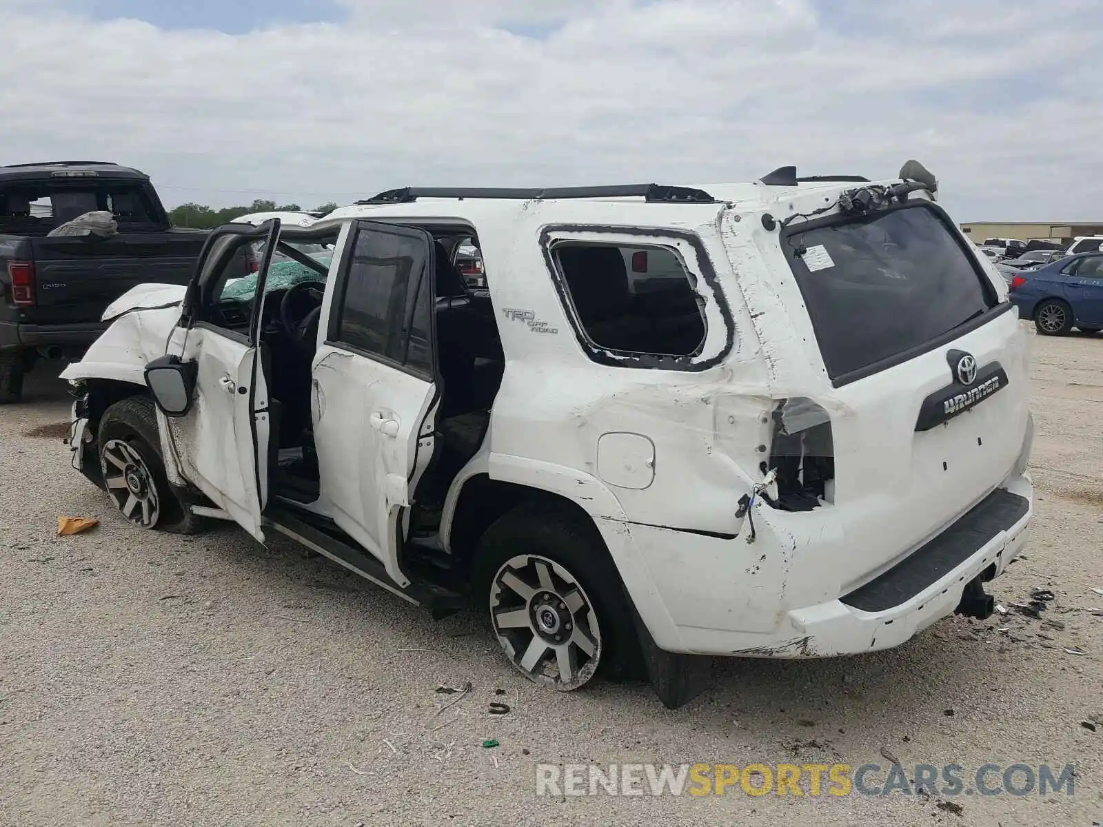 3 Photograph of a damaged car JTEBU5JR6L5765806 TOYOTA 4RUNNER 2020