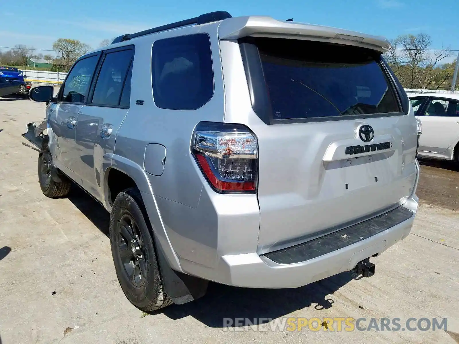 3 Photograph of a damaged car JTEBU5JR6L5766809 TOYOTA 4RUNNER 2020